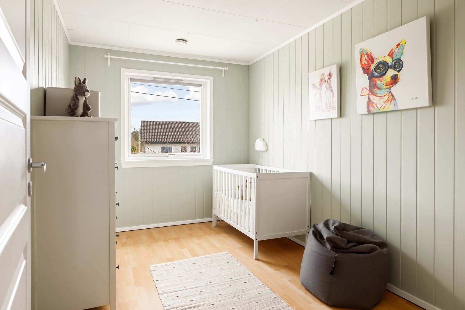 Soverom nr. 2 i denne etasjen er ypperlig egnet som et barnerom, gjesterom eller som hjemmekontor. Galleribilde