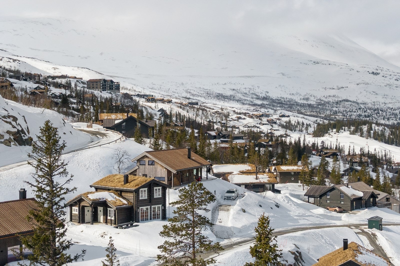 Hytta har en flott beliggenhet på nesten 1000 meters høyde i det attraktive Gaustablikk området. Galleribilde