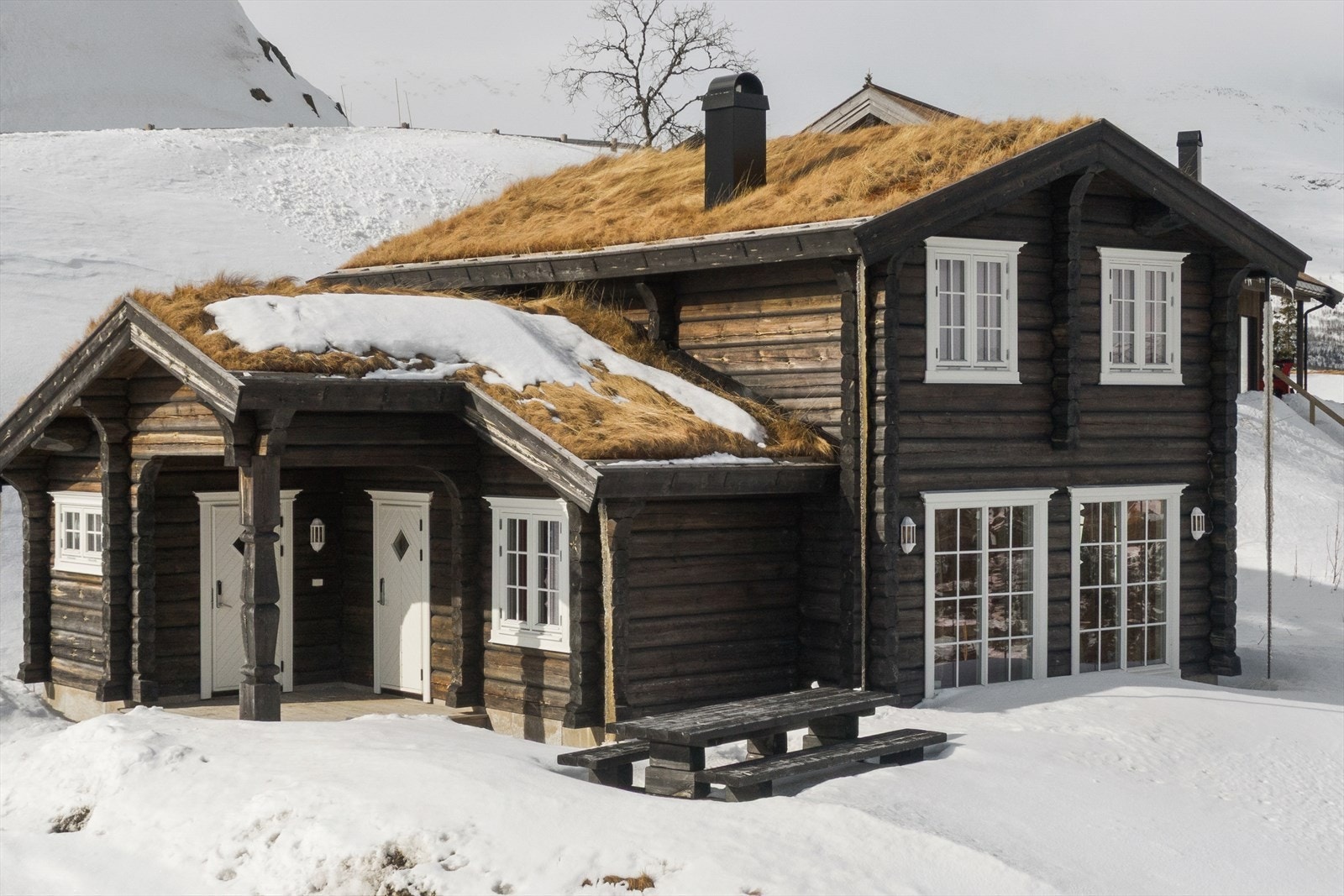 Velkommen til Løkjestaulkilsvegen 64, presentert av Martin Andreas Roland og Jeanette Arnesen-Eriksrød for DNB Eiendom. Galleribilde
