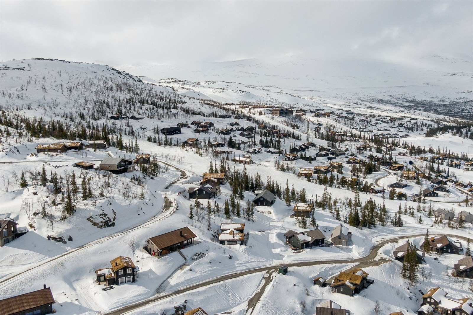 Dette er utgangspunktet for store fjellopplevelser, med et rikt turterreng om sommeren og et komplett skianlegg om vinteren. Galleribilde