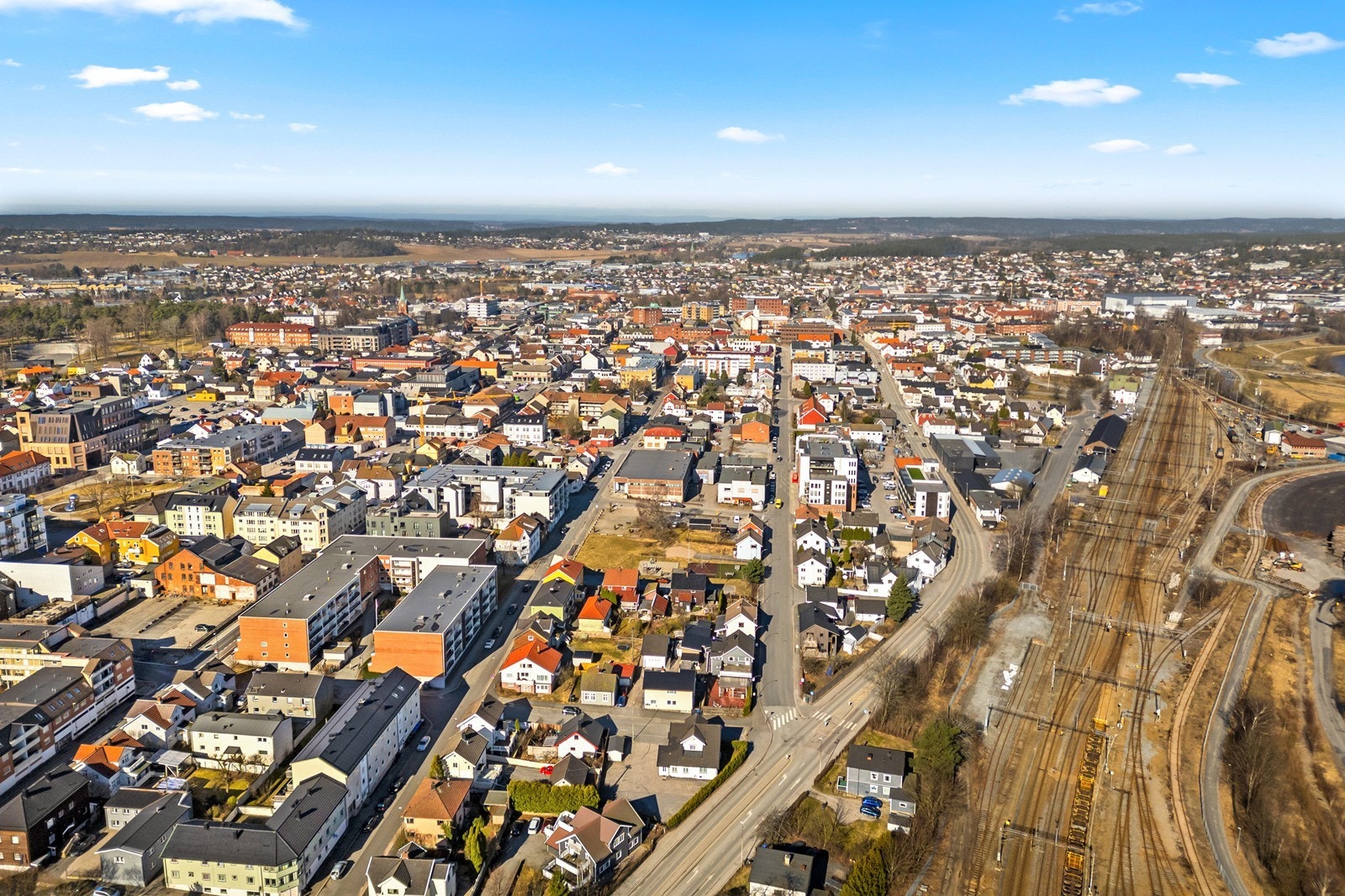 Fra boligen er det kun 6 minutters gange til Sarpsborg stasjon, med togforbindelse linje RE20. Galleribilde