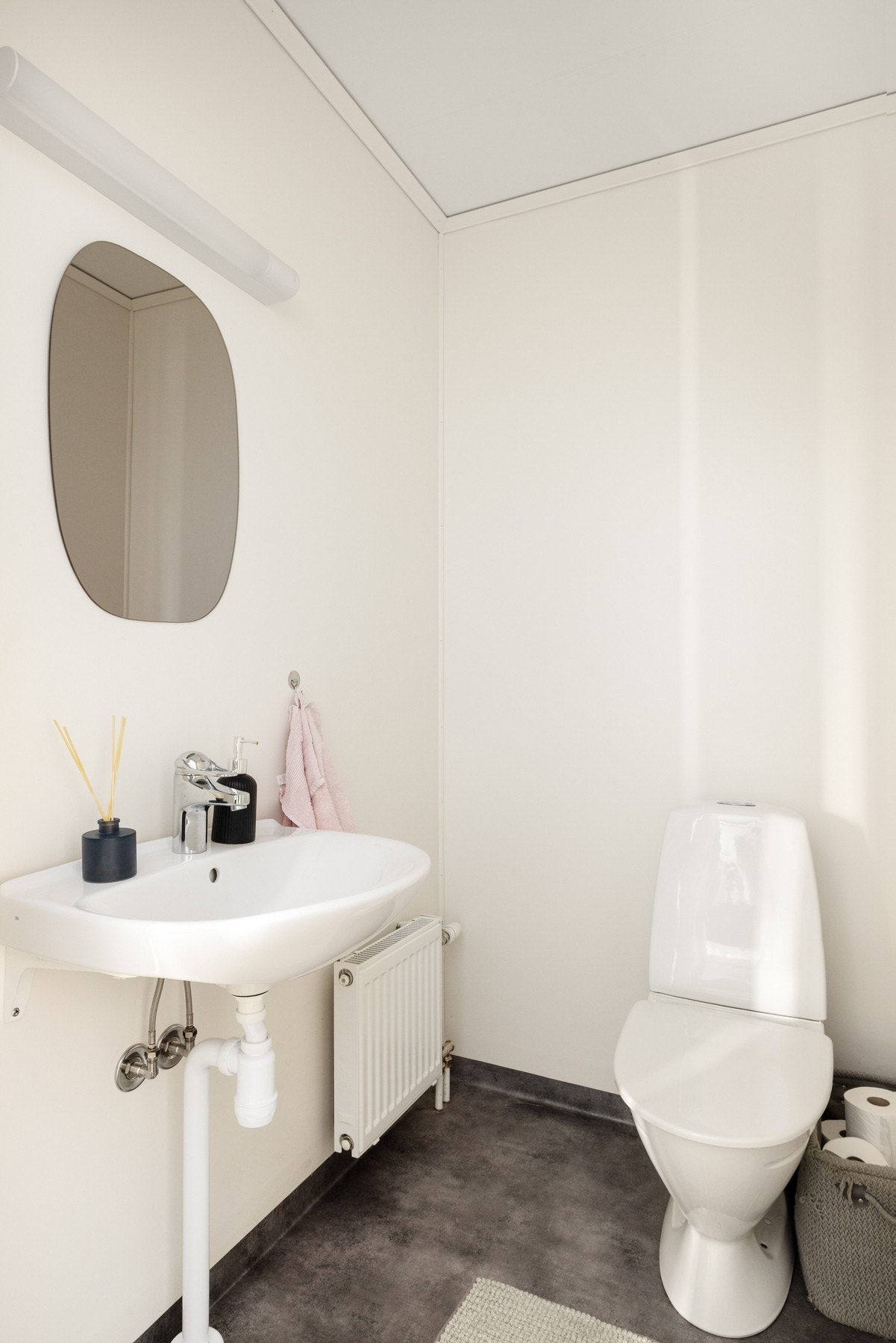 Praktisk med eget toalettrom. Galleribilde