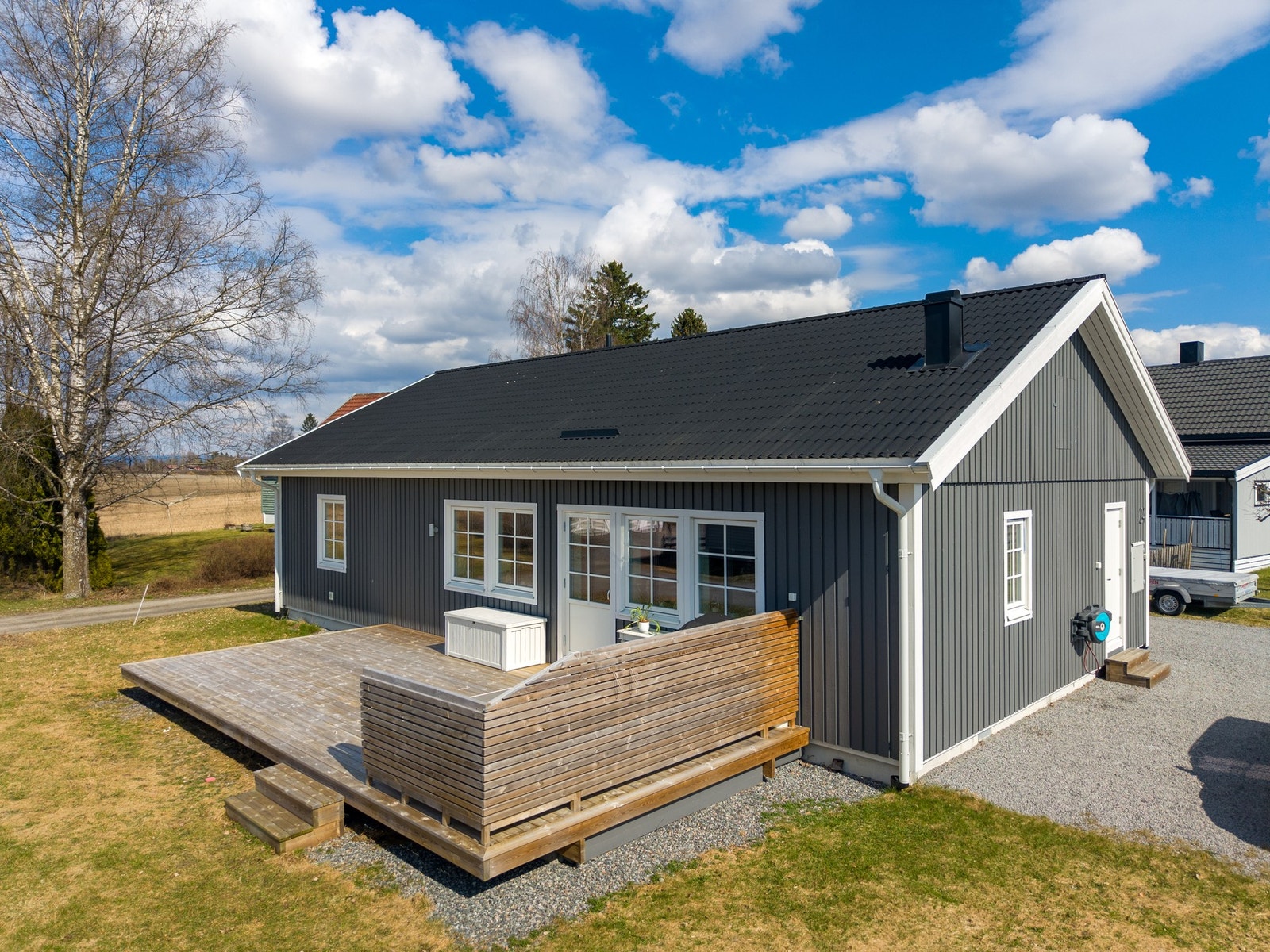 Hyggelig og romslig terrasse med adkomst fra stue eller utenfra. Galleribilde