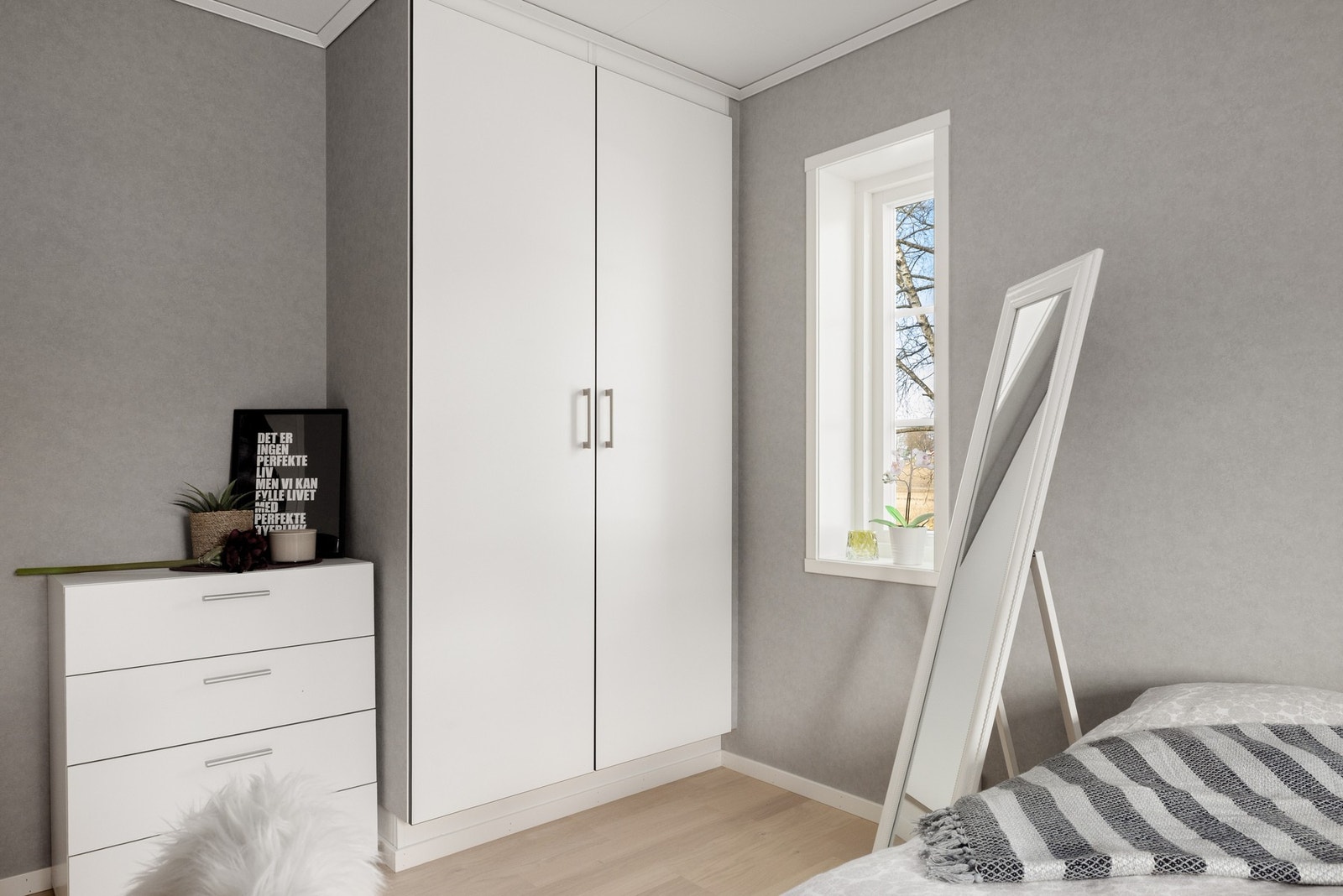 Soverom 1 har godt med garderobeplass. Galleribilde