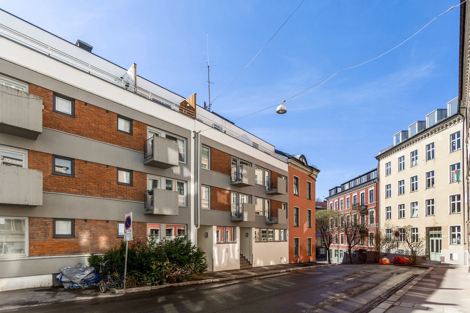 Sentral, etterspurt og tilbaketrukket beliggenhet i rolig sidegate midt på Bislett/St. Hanshaugen. Galleribilde