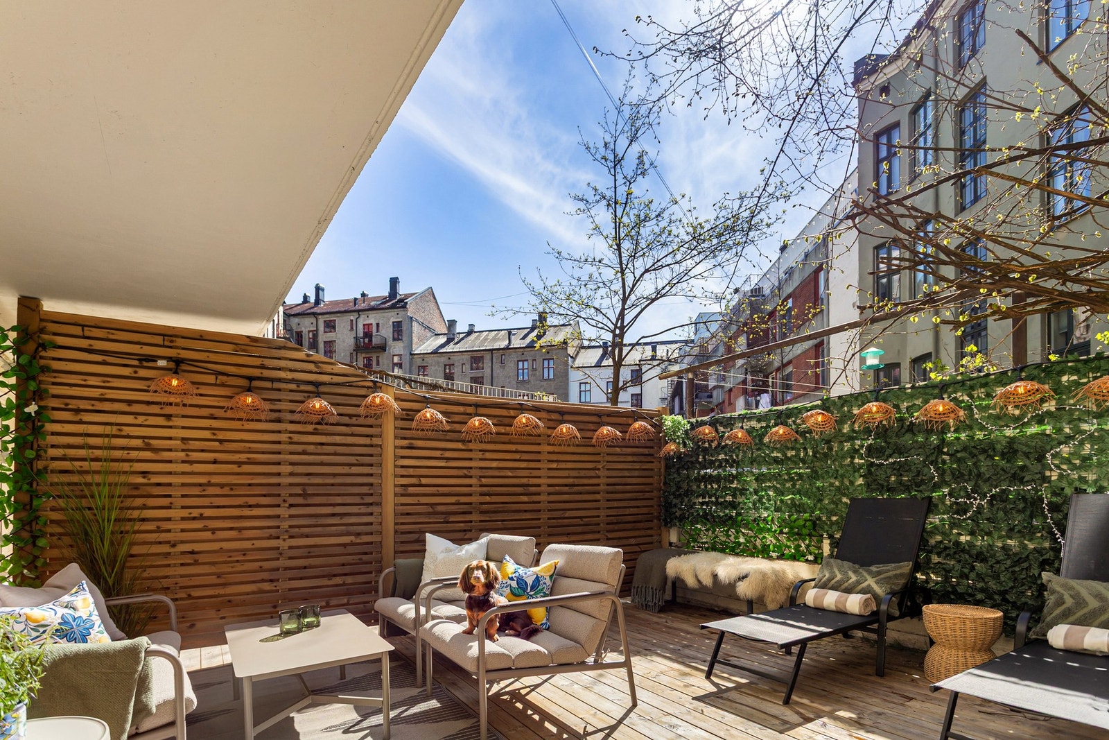 Drømmer du din egen terrasse midt på Bislett/St. Hanshaugen? Her får du hele 21m² sydvestvendt uteplass med lite innsyn - i sin helhet mot skjermet gårdsrom. Foto Henrik Eriksen (Fotostallen) Galleribilde