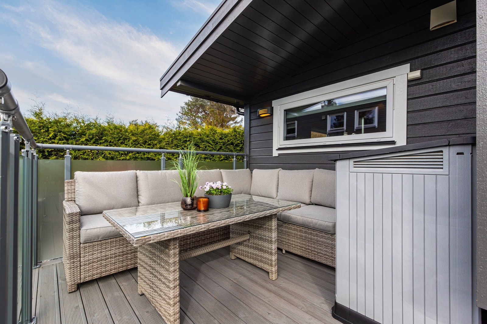 Fra soverom i 1. etasje er det utgang til en terrasse på ca. 33 m² Galleribilde