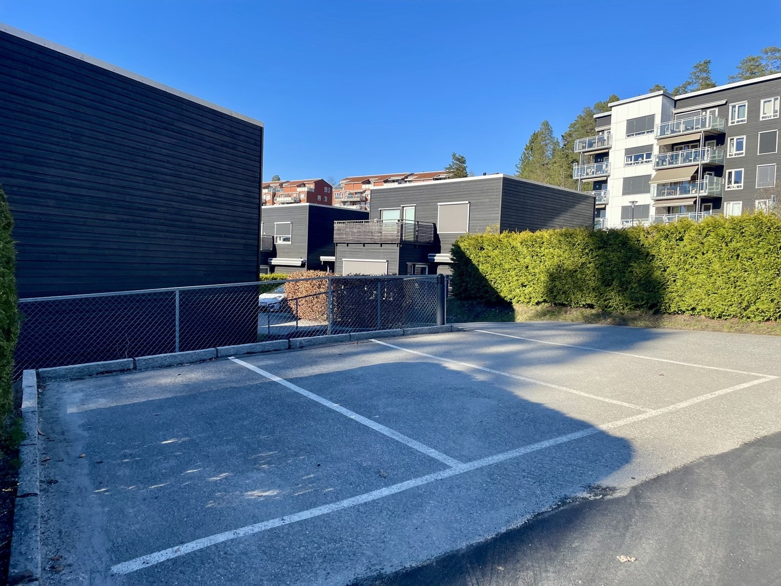 Gjesteparkeringer på borettslagets tomt Galleribilde