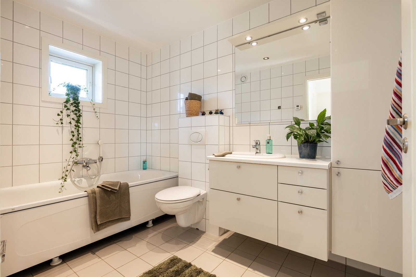 Baderom i 2.etasje med badekar Galleribilde