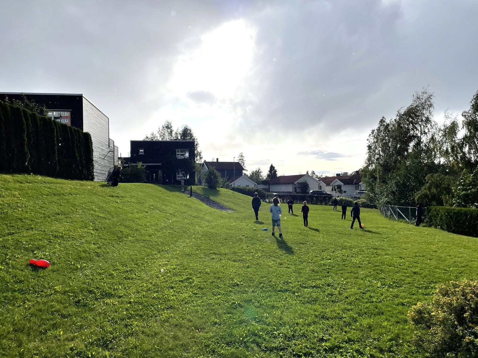 Lek og moro for barna på grøntarealene! Galleribilde