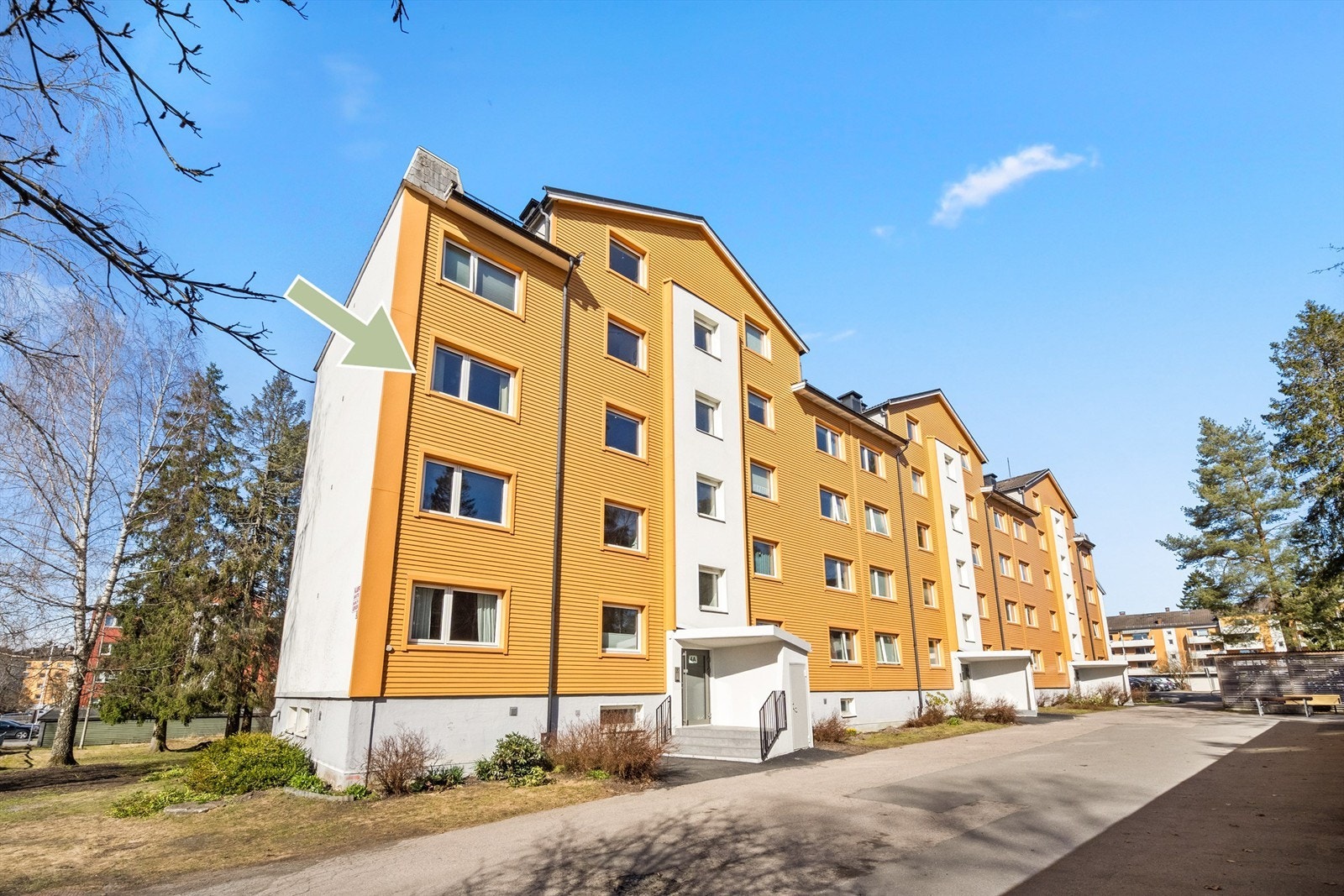 Leiligheten ligger i Fuglemyra borettslag, et veldrevet lag med trygg økonomi og ordnede fellesarealer. Galleribilde
