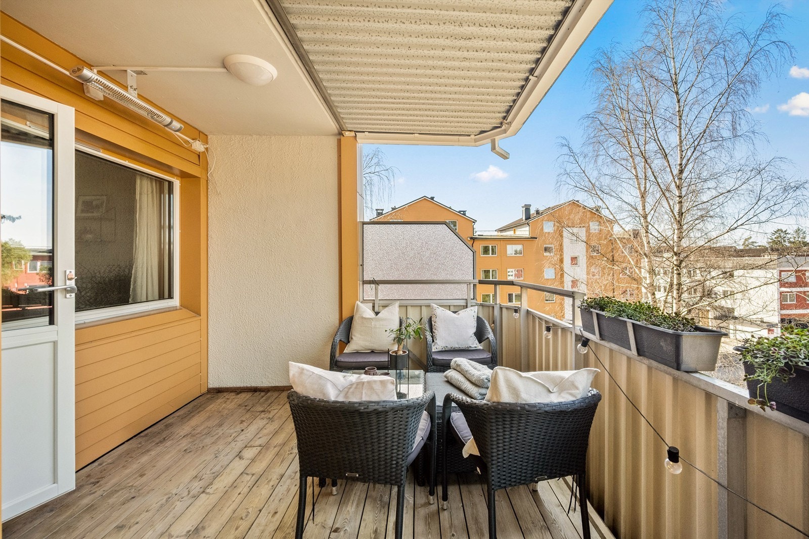 Den romslige balkongen på 11 m² har god plass til en hyggelig sittegruppe. Galleribilde