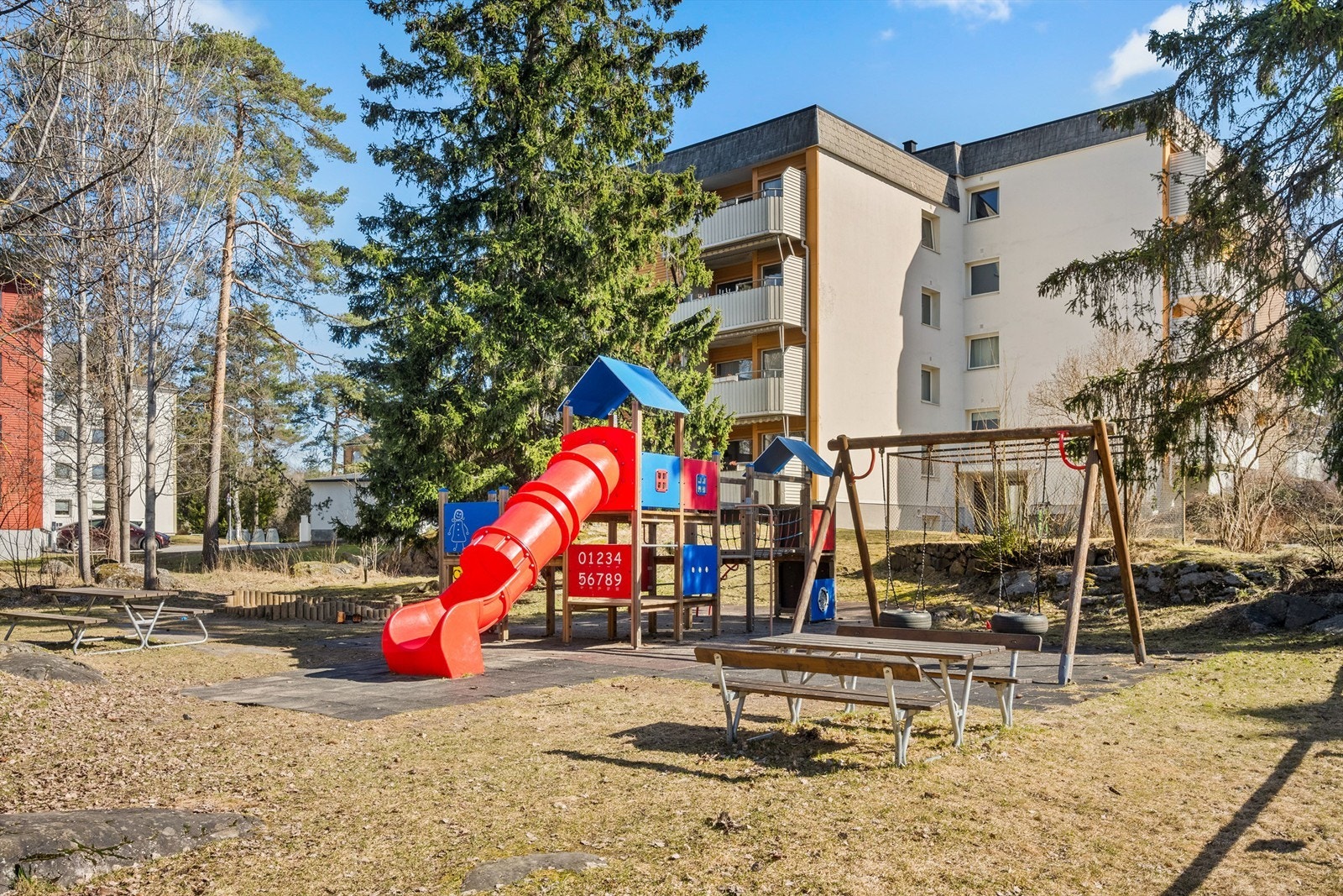Nabolaget er barnevennlig med flere lekeplasser på borettslagets fellesområder. Galleribilde