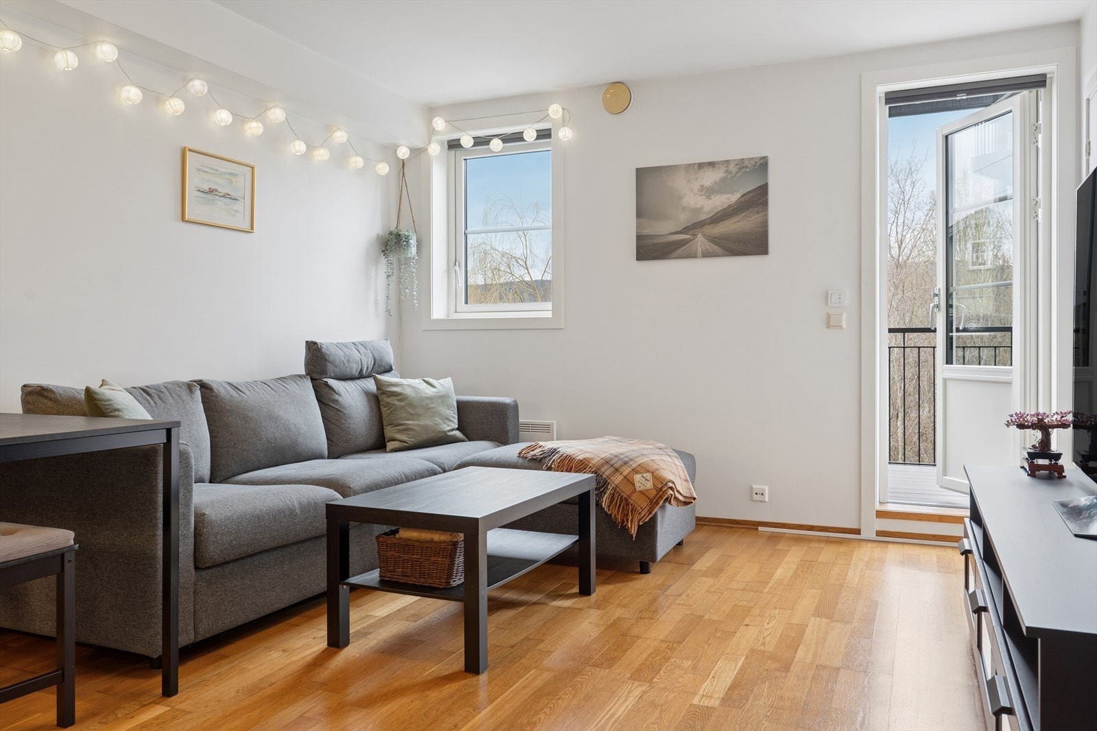 De nye vinduene med 3-lags glass bidrar til god isolasjon. Galleribilde