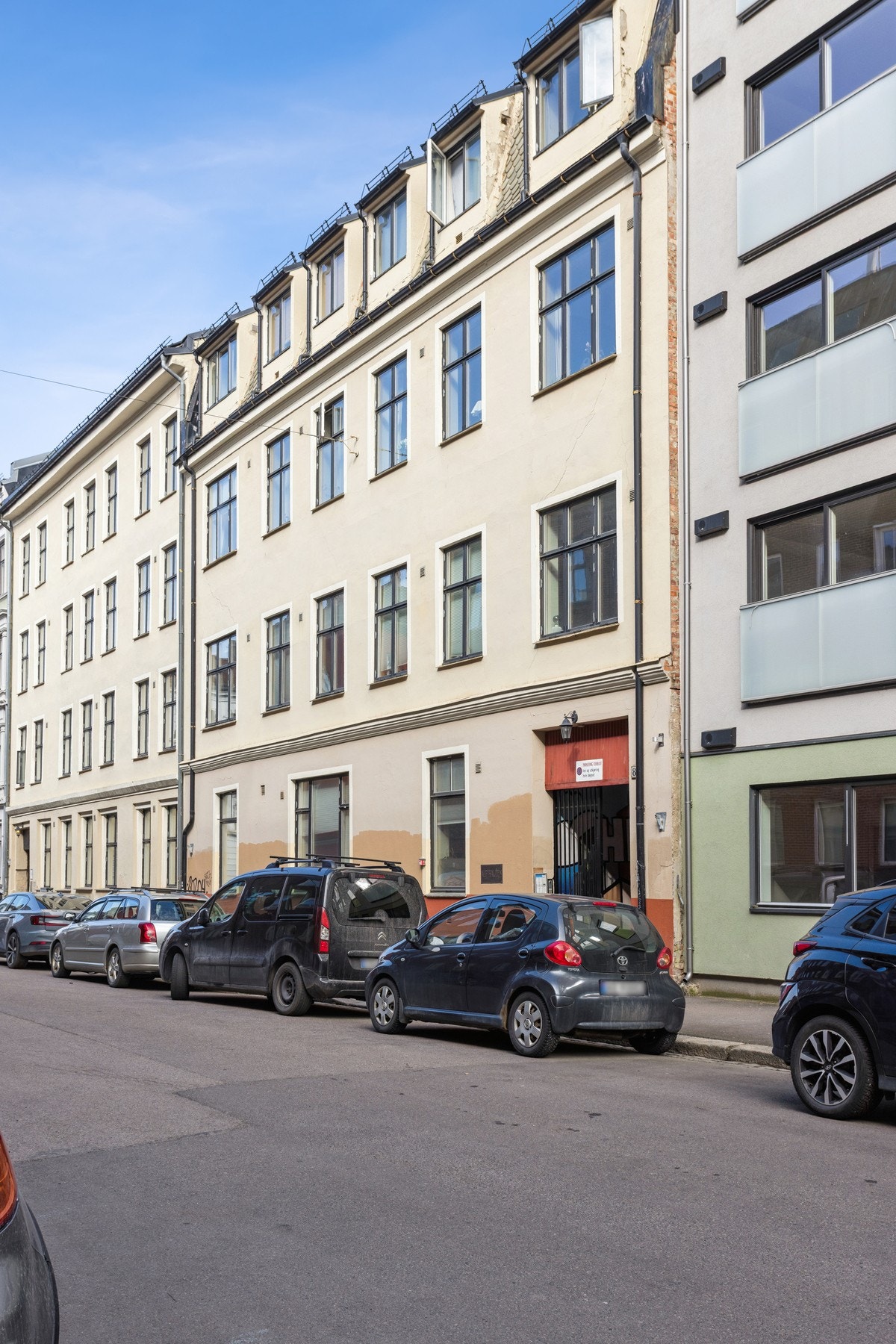 Grünerløkka er en av de mest populære og attraktive bydelene i sentrale Oslo. Området er i dag mest kjent for sitt pulserende uteliv, hyggelige gatecaféer, markeder og små nisjeforretninger. Galleribilde