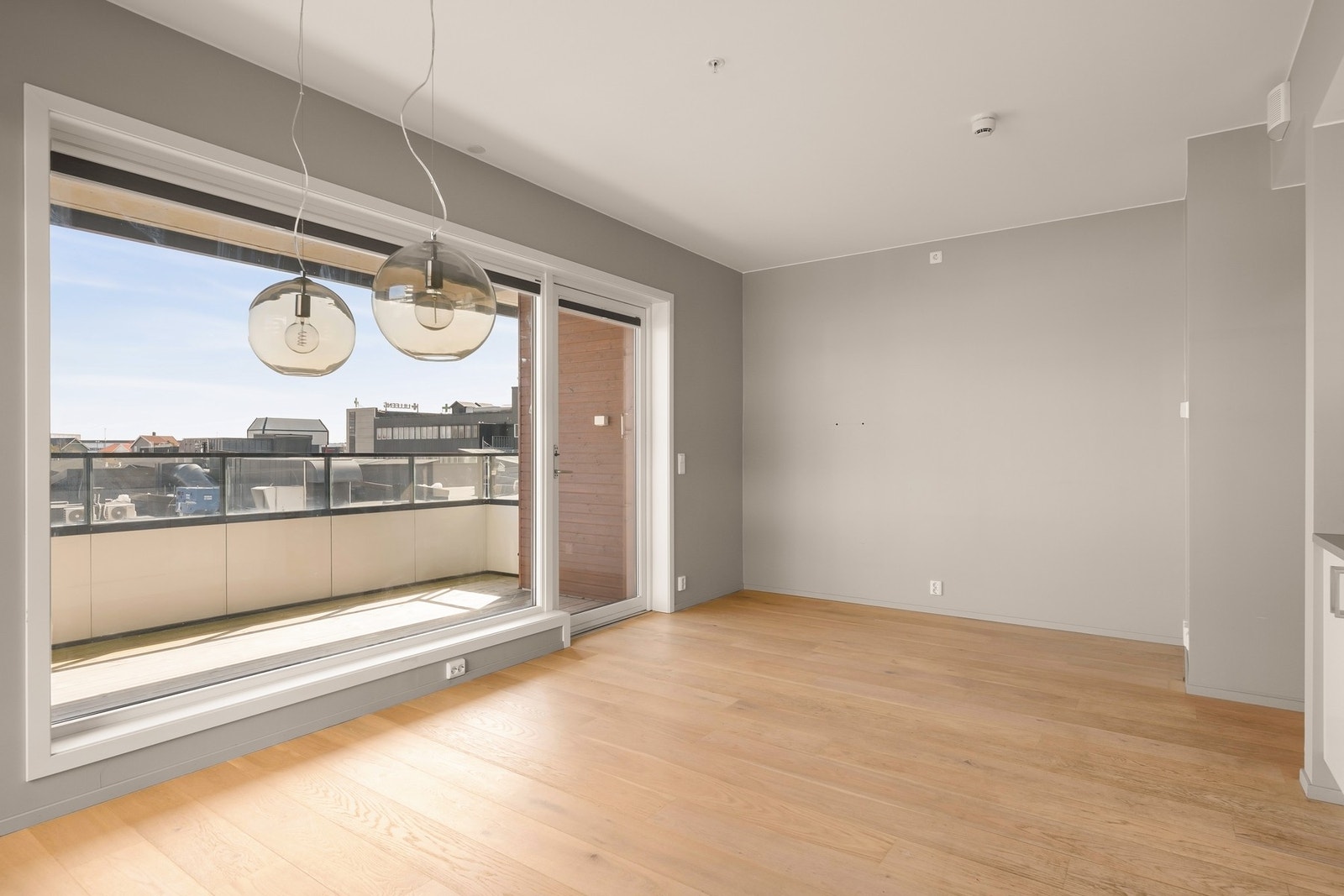 Det er plass til sofa og spisebord Galleribilde