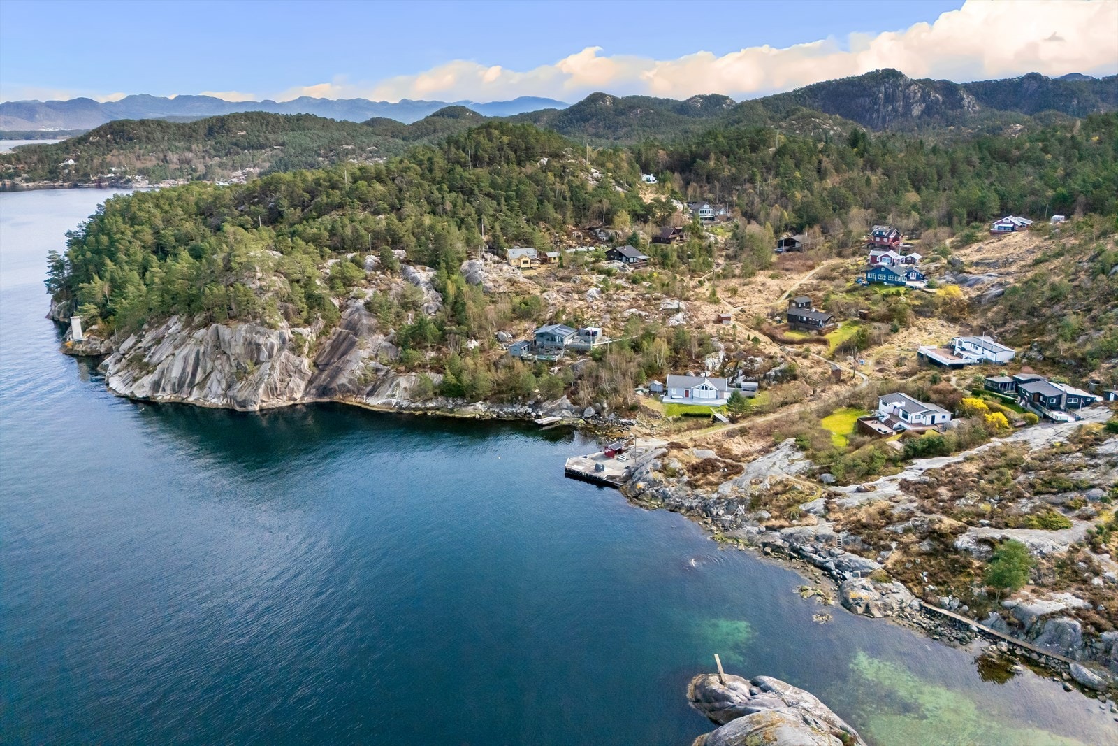 Området byr på et rikt friluftstilbud med maritime muligheter og skog- og fjellområder. Galleribilde