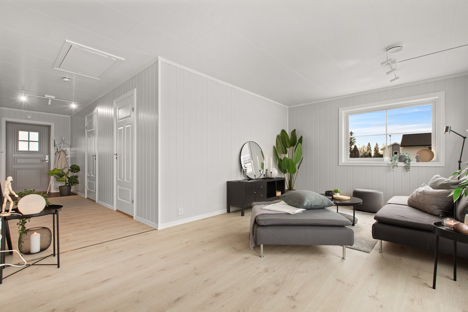 Leiligheten har en effektiv planløsning på 76 m² BRA-i, hvor stuen fungerer som et naturlig samlingspunkt. Galleribilde