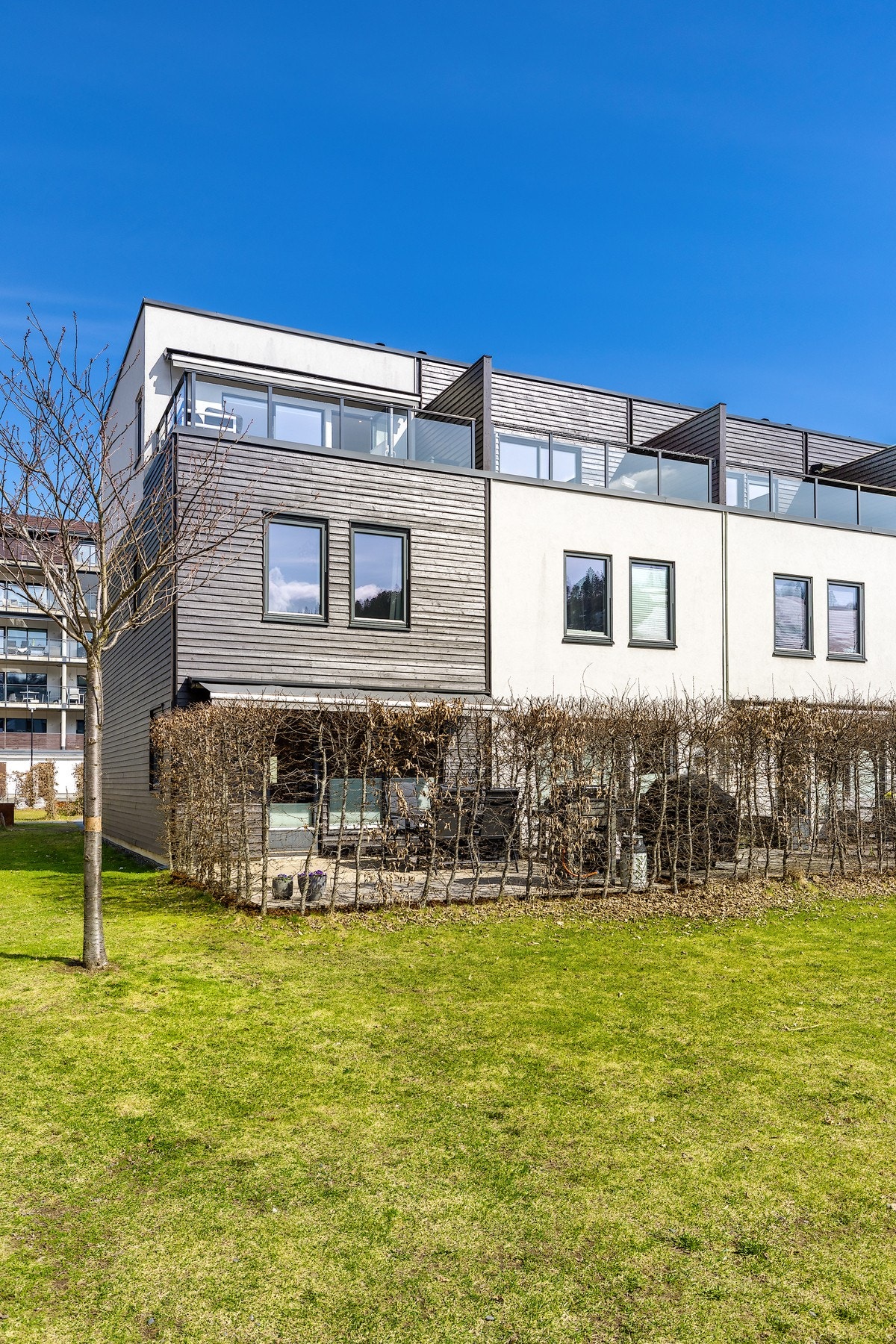 PrivatMegleren Bærum v/ Waqas Sharif har gleden av å presentere dette enderekkehuset over 3 plan med takterrasse og god intern beliggenhet | Foto: Remi Fredhjem Galleribilde