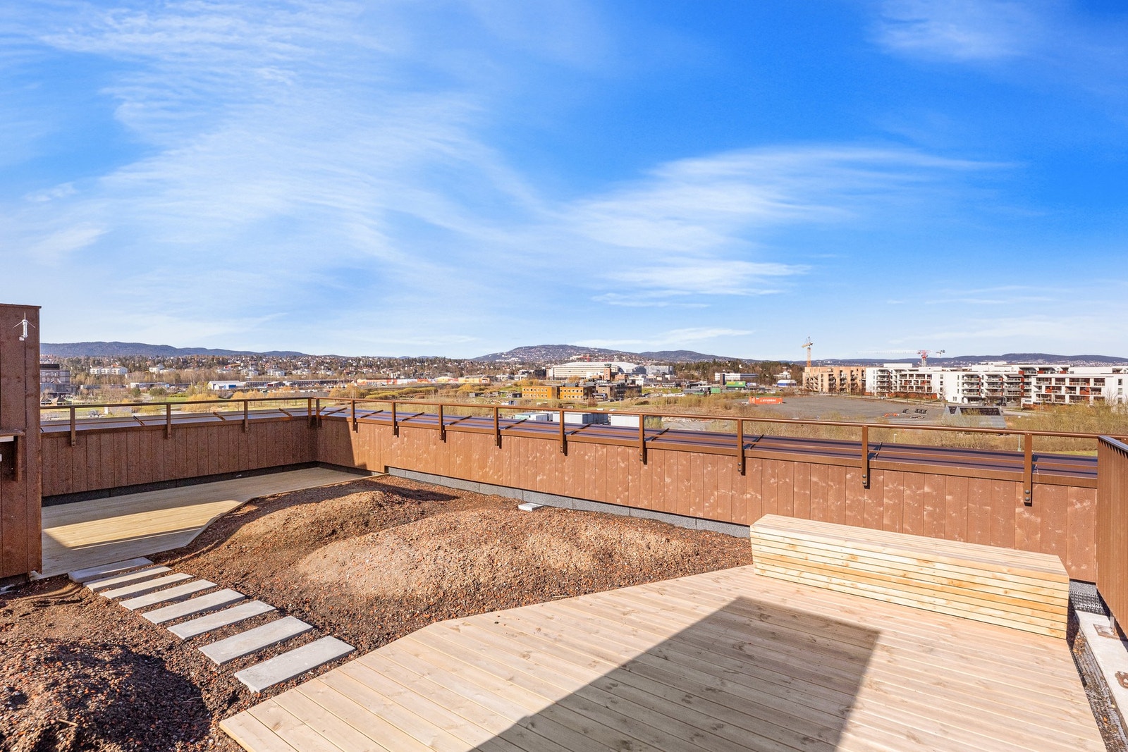 Takterrasse med svært gode solforhold fra morgen til kveld. Galleribilde