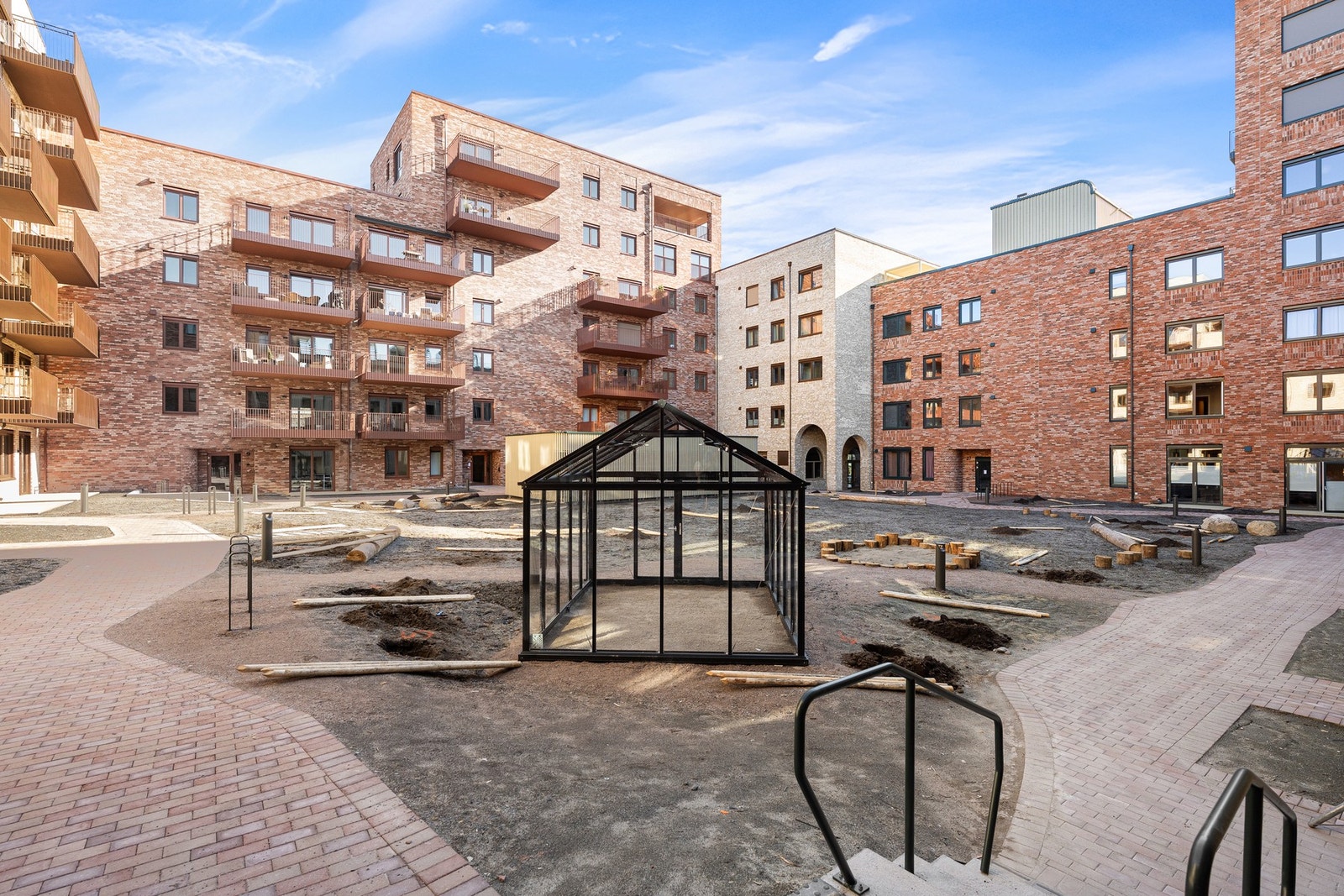 Her bor du i et attraktivt og fremtidsrettet boligområde med kort vei til Nansenparken, sjøen, Fornebu S og fremtidig T-banestasjon. Galleribilde