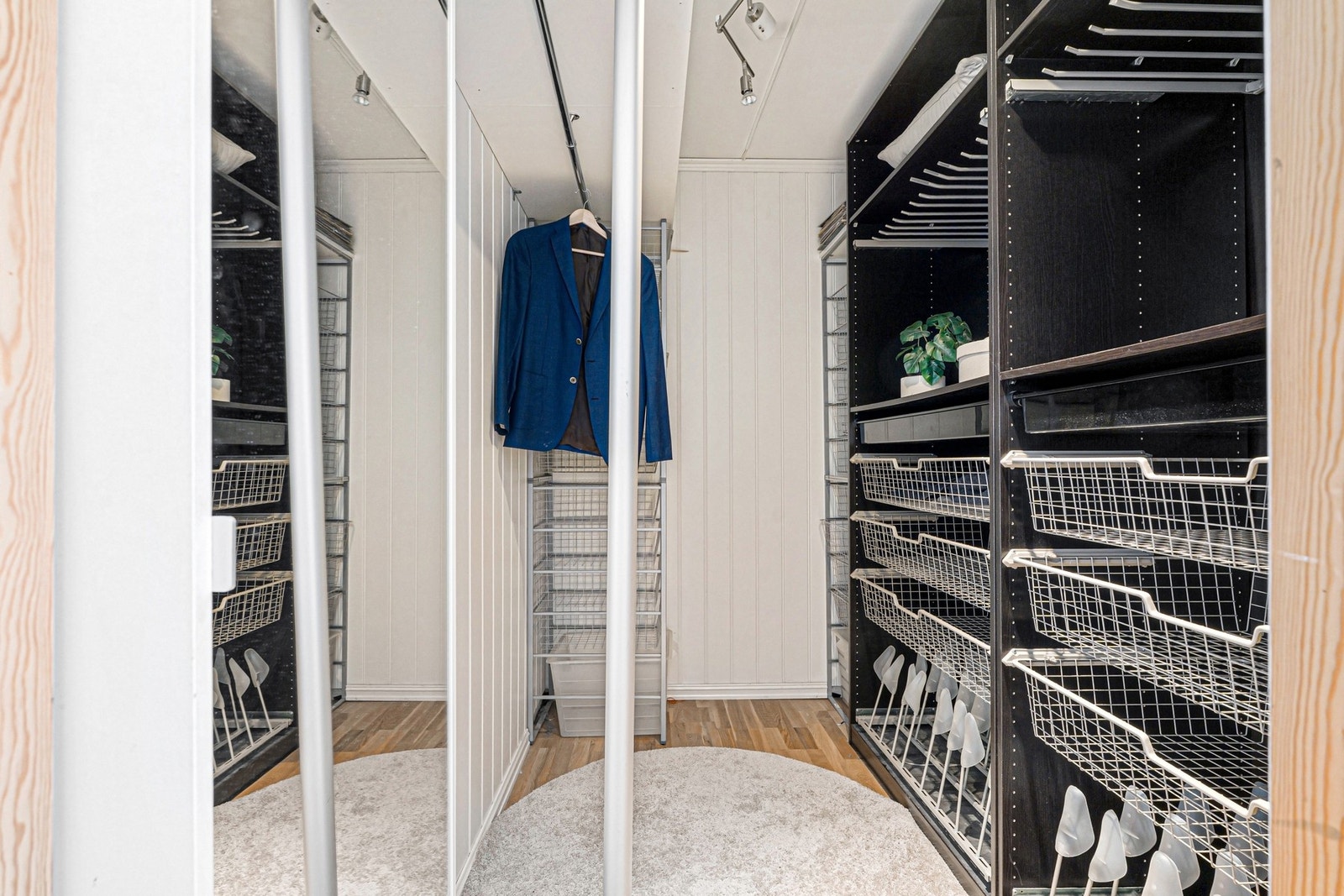 Walk-in closet er på 4,5 kvadratmeter. Galleribilde