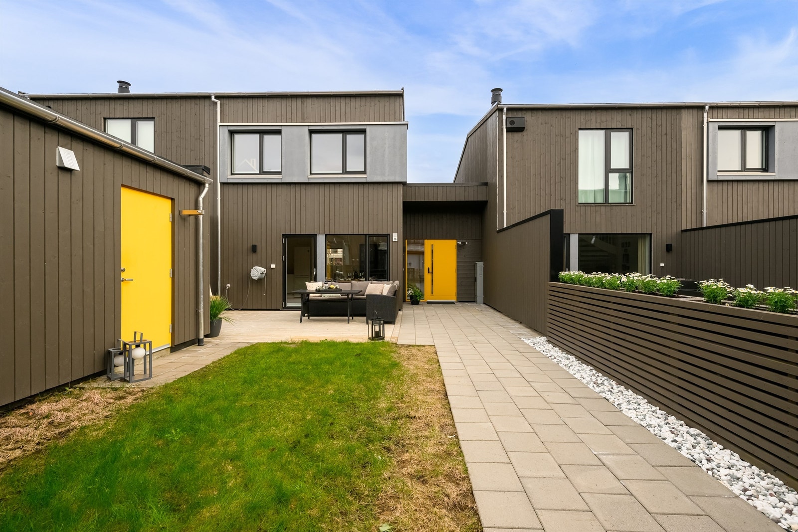 Frittstående utebod på 5 m² gir ekstra lagringsplass for sykler og utstyr. Galleribilde