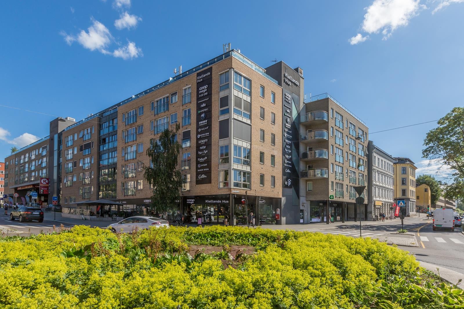 Kiellands Hus med butikker. Galleribilde