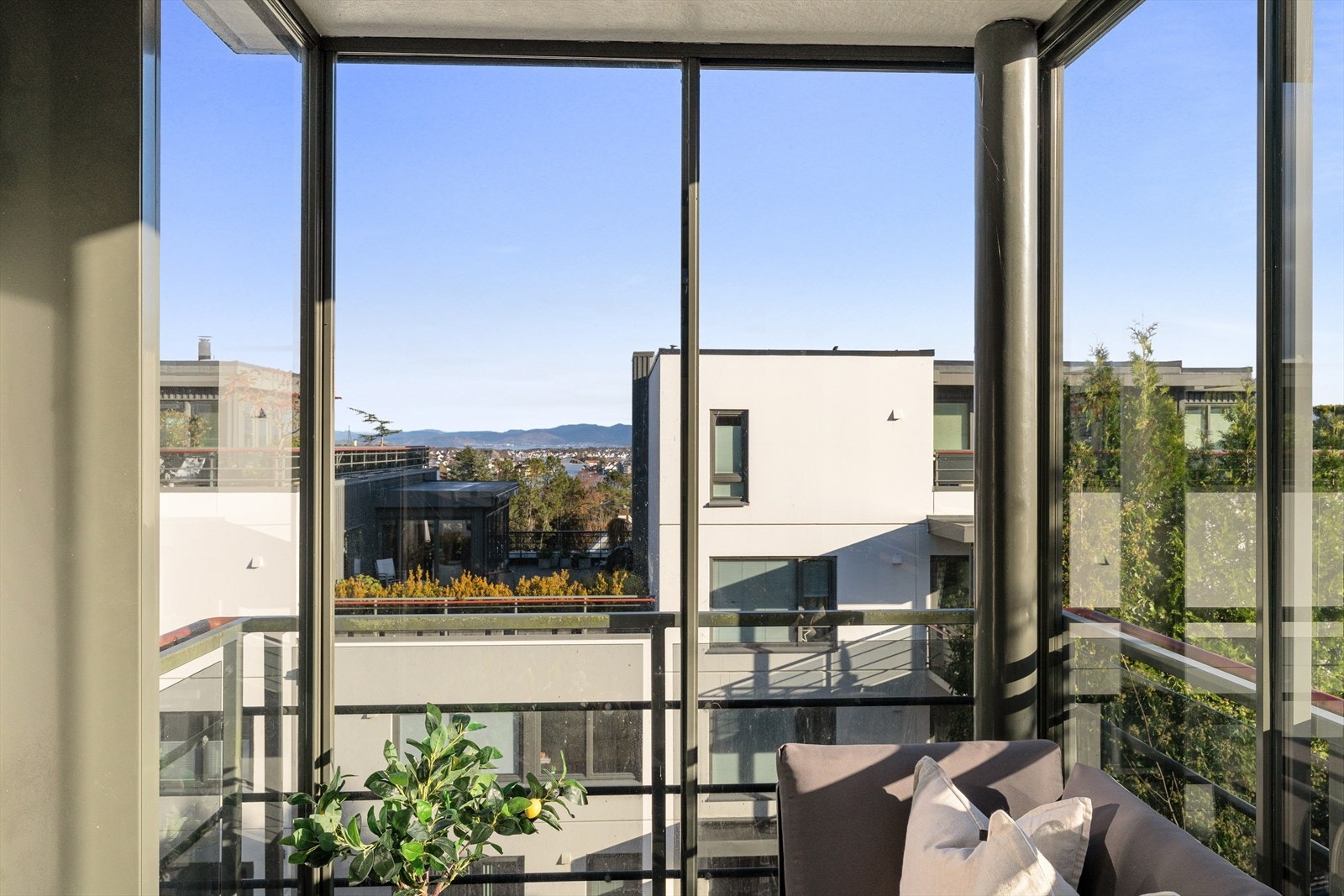 Innglasset balkong Galleribilde