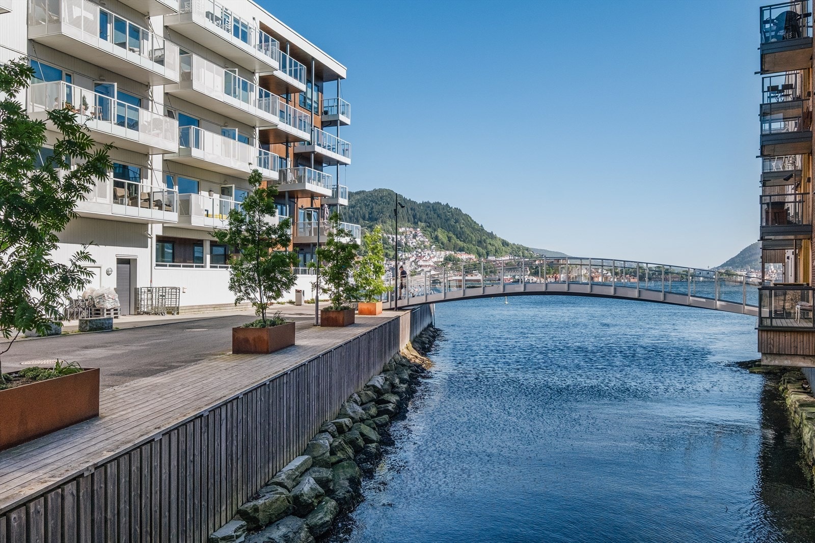 En moderne bydel med fokus rettet mot sjø Galleribilde