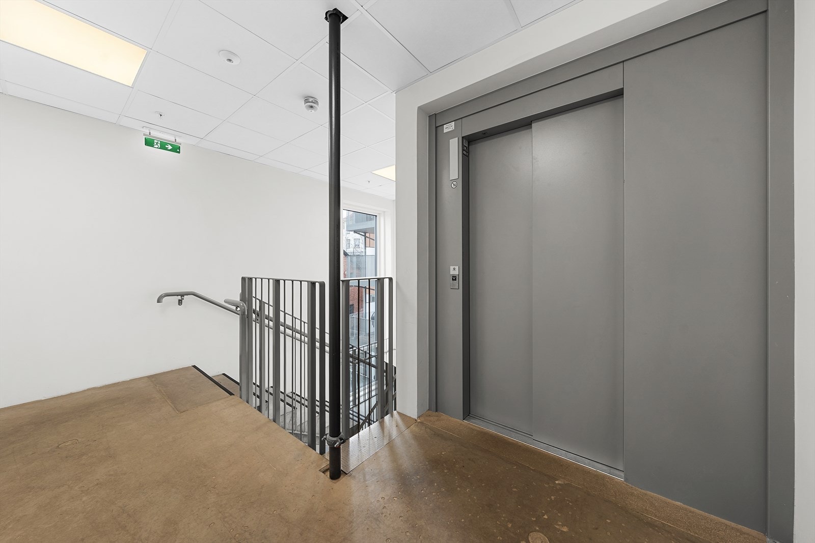 Gang - direkte heis adkomst til leilighet og garasjekjeller. Galleribilde