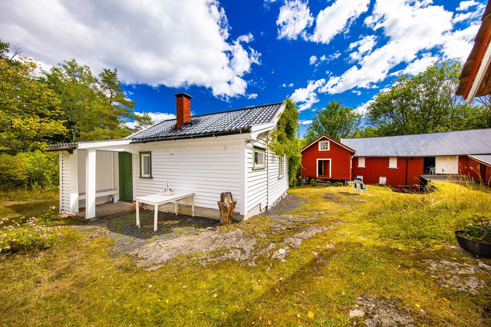 Bryggerhuset har overbygd inngangsparti. Galleribilde