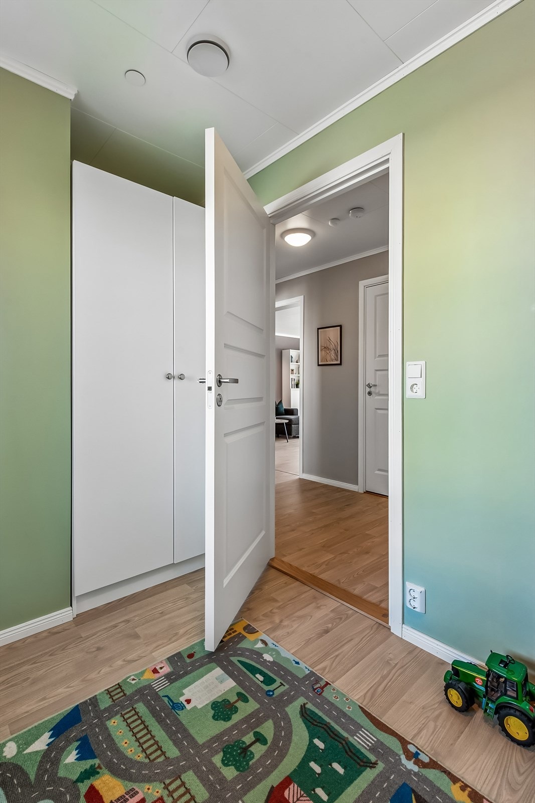 Også på soverom nr. 2 er det avsatt plass til garderobeinnredning. Galleribilde