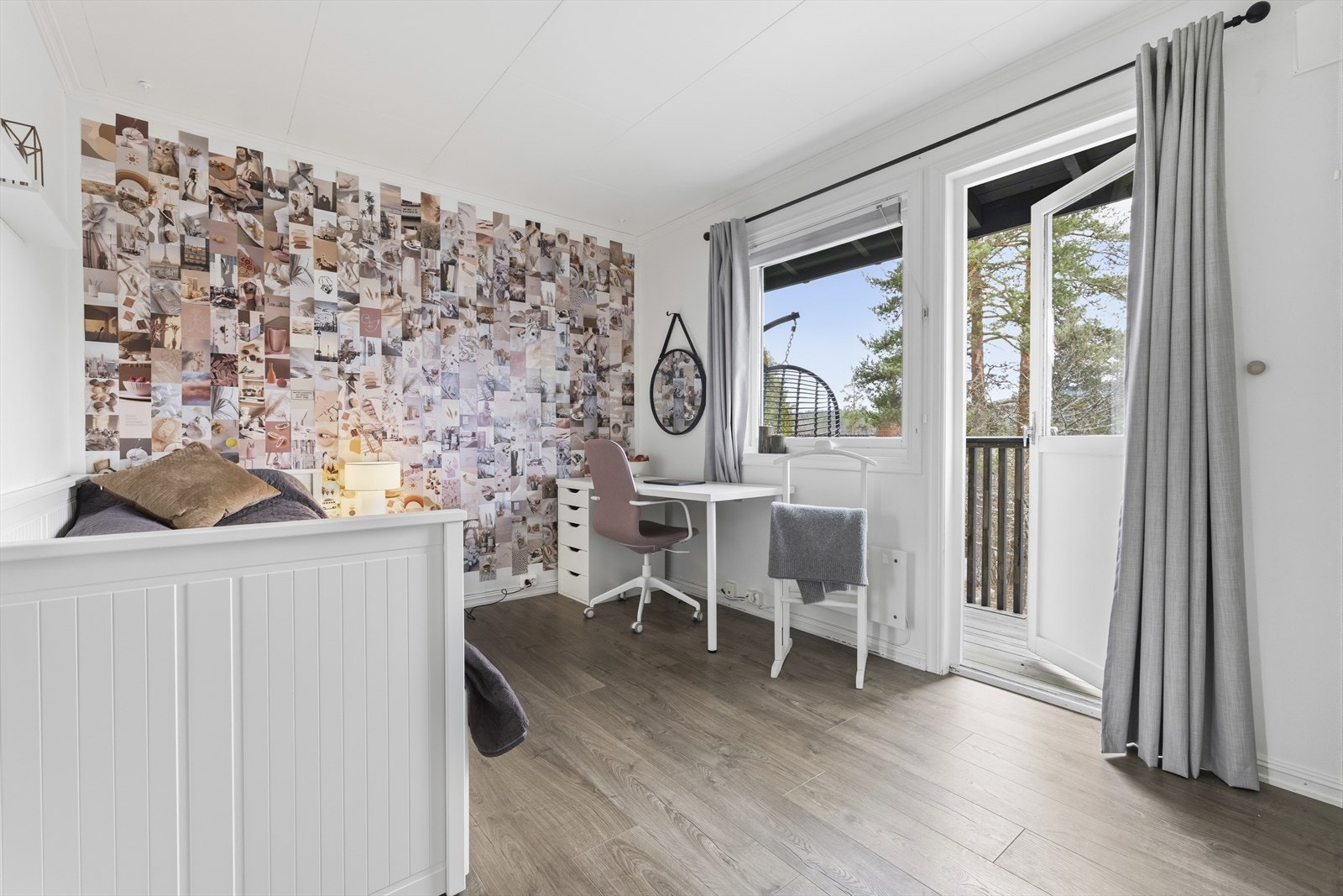 - Det er utgang til terrasse fra det ene soverommet i 1. etasje - Galleribilde