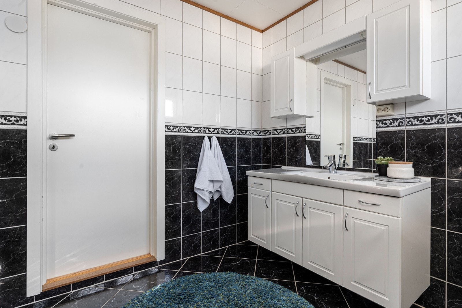 Det er også et bad i loftsetasjen.