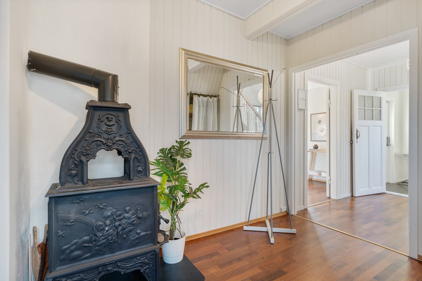 Gammel og flott støpejerns ovn i 1 etg. Galleribilde