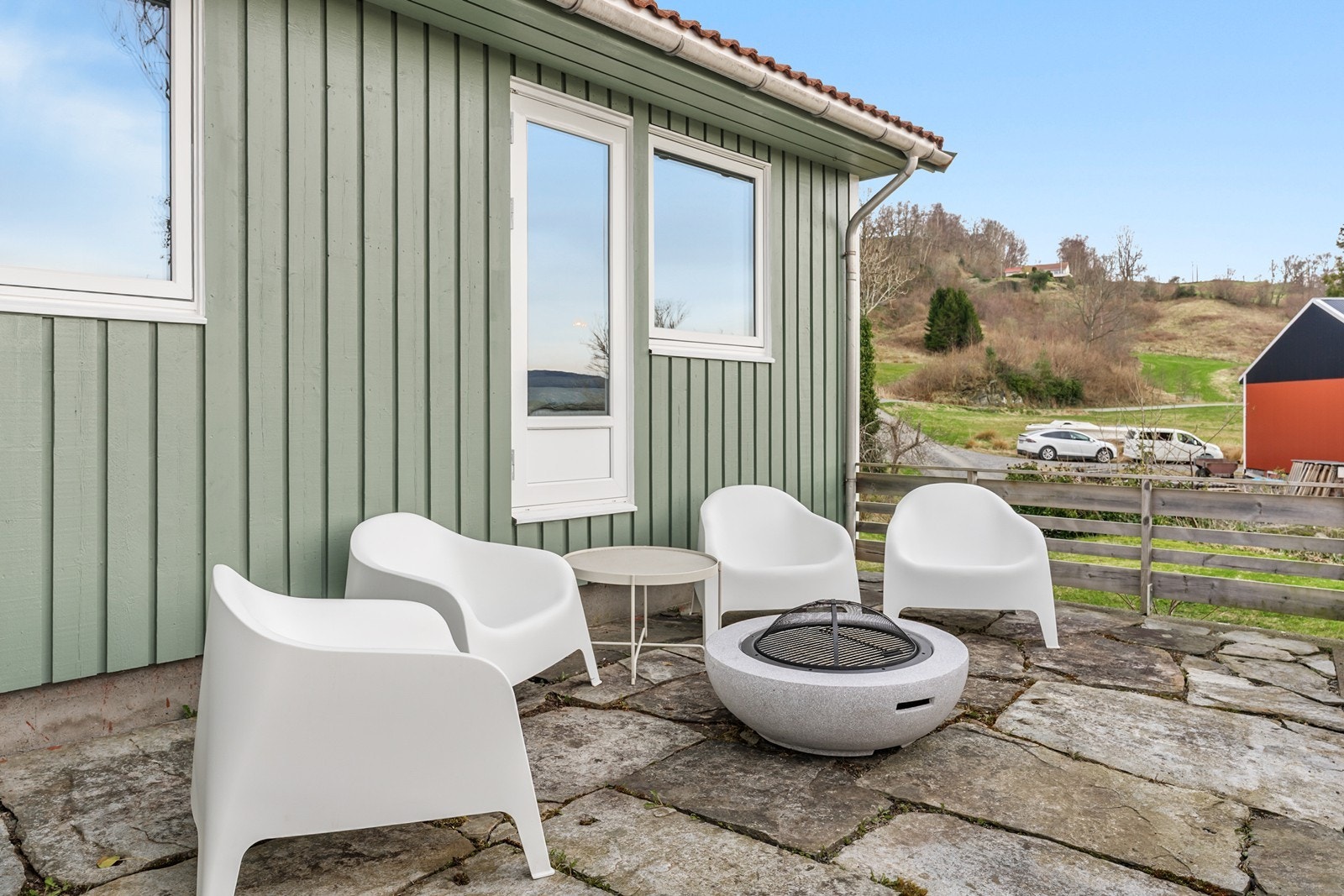 Her kan man nyte solen fra morgenen av og utover dagen. Galleribilde