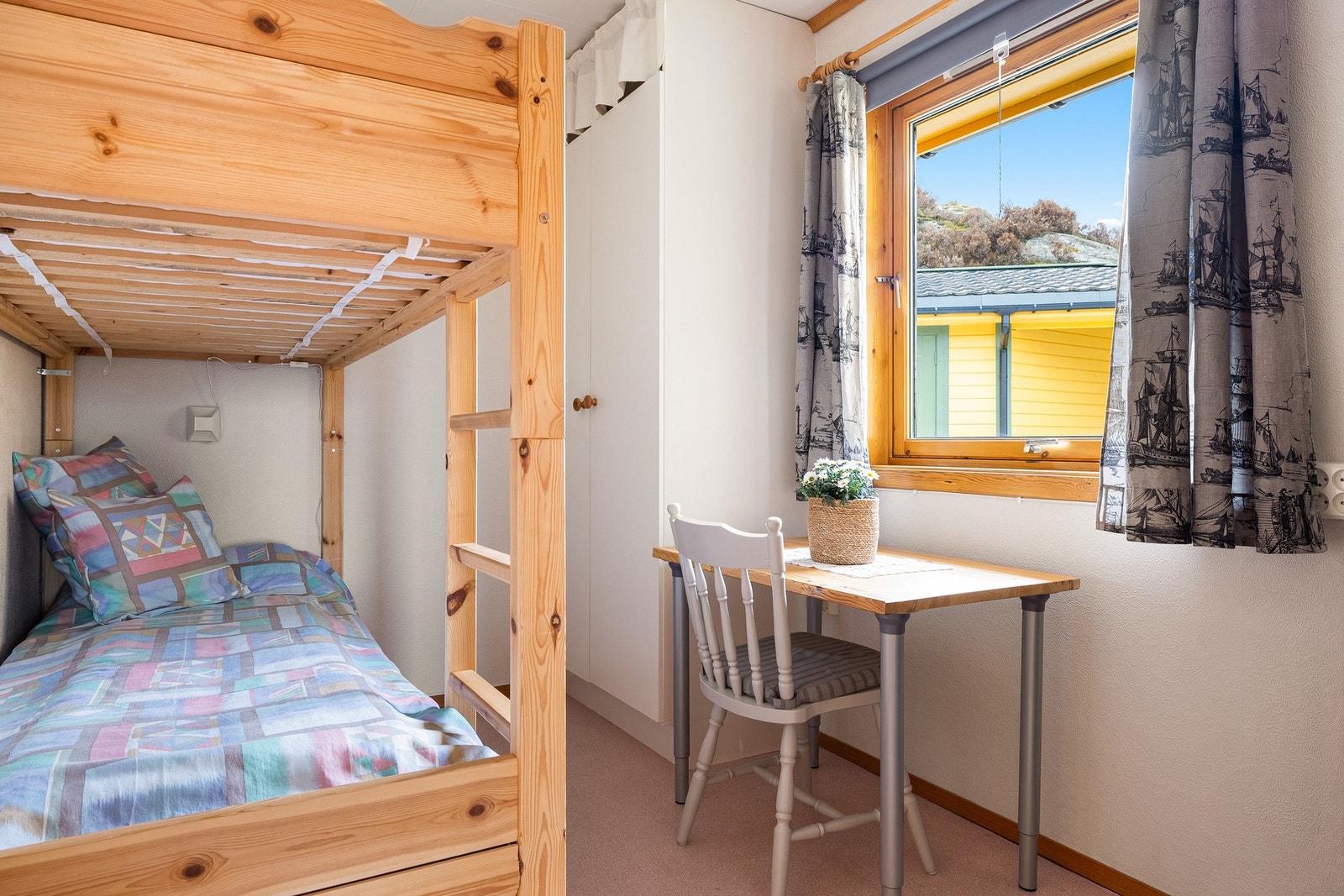 Her er det også god plass til seng, nattbord og garderobe. Galleribilde