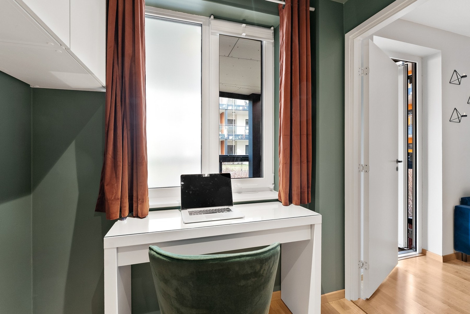 Adkomst til soverommet fra stua. Galleribilde