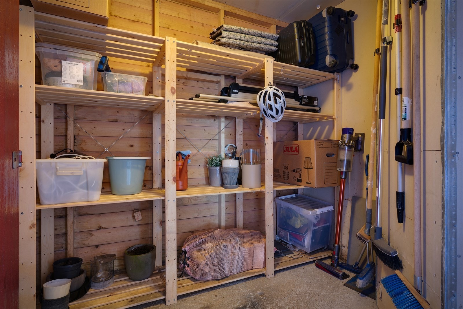 - Leiligheten disponerer en sportsbod på 4,6 m² ved inngangspartiet - Galleribilde