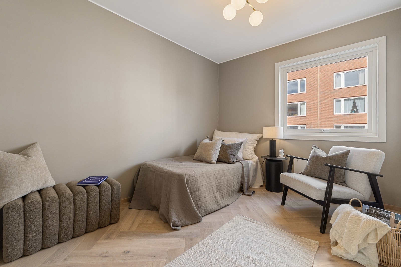 Svært god og optimalisert planløsning med 3 gode soverom mot bakgård. Galleribilde