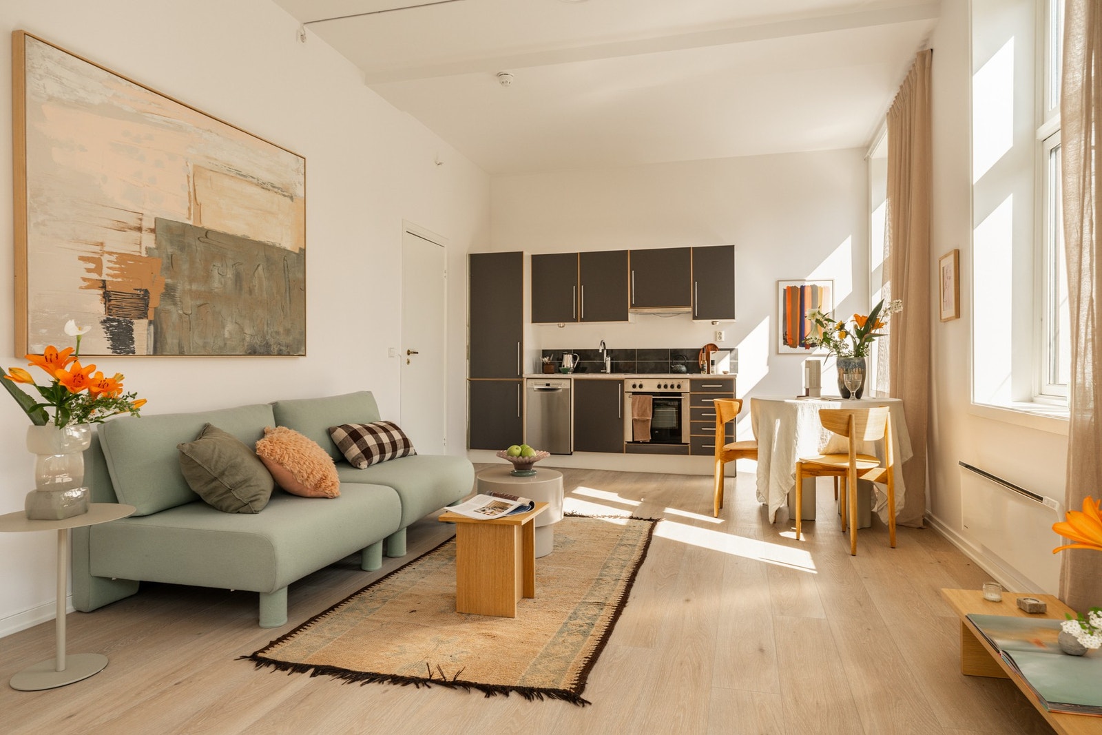 Dette er en romslig og innbydende leilighet sentralt på Sofienberg/Grünerløkka, perfekt for førstegangskjøpere. Galleribilde
