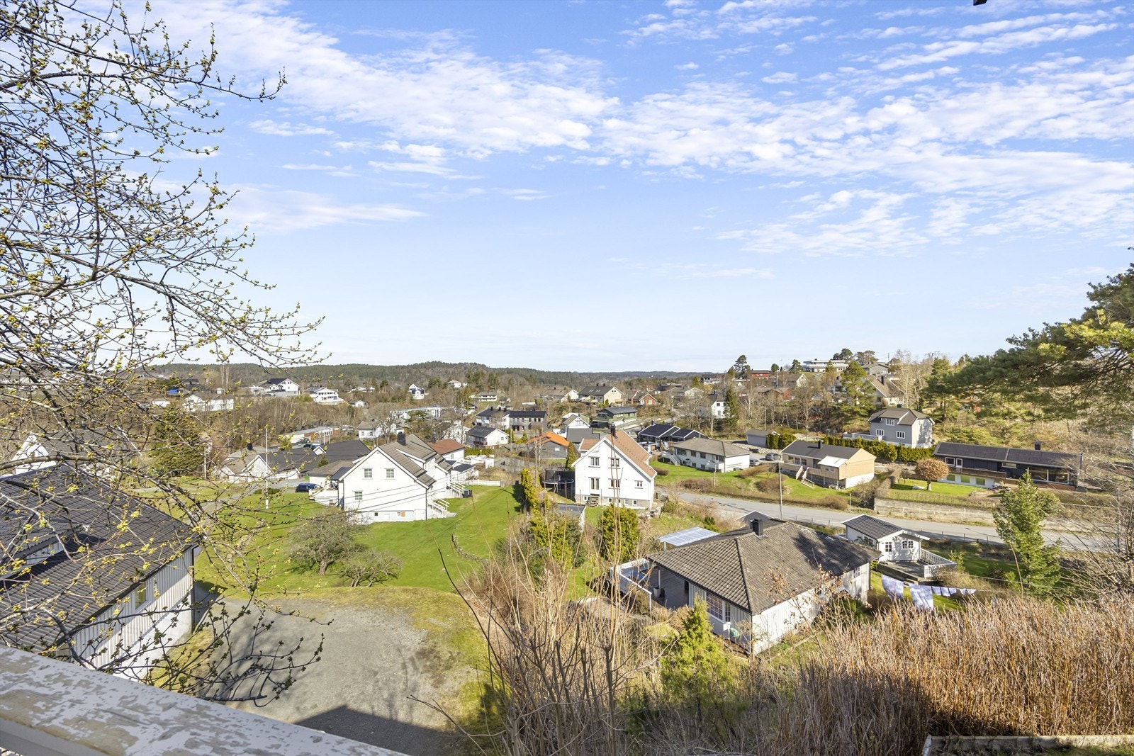 Nærområdet byr på fine turmuligheter, med kort vei til blant annet Raet nasjonalpark. Galleribilde