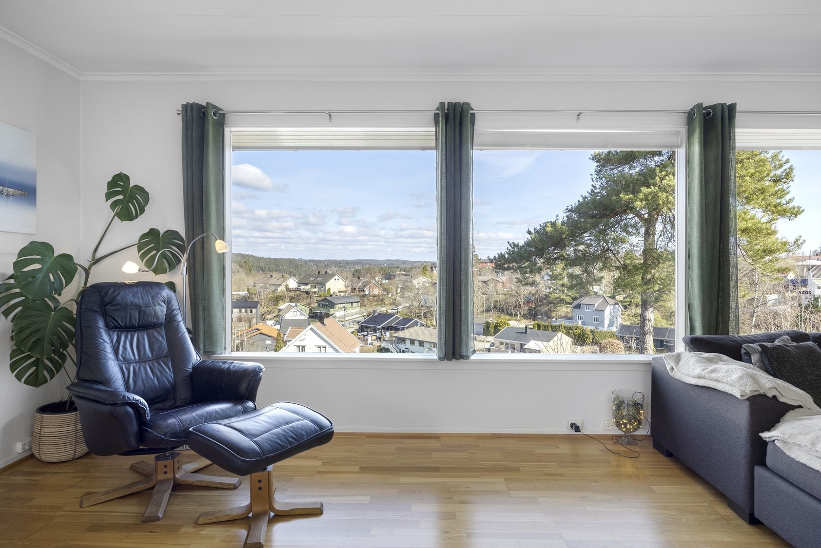 Utsikten fra stuen gir en åpen og luftig følelse. Galleribilde