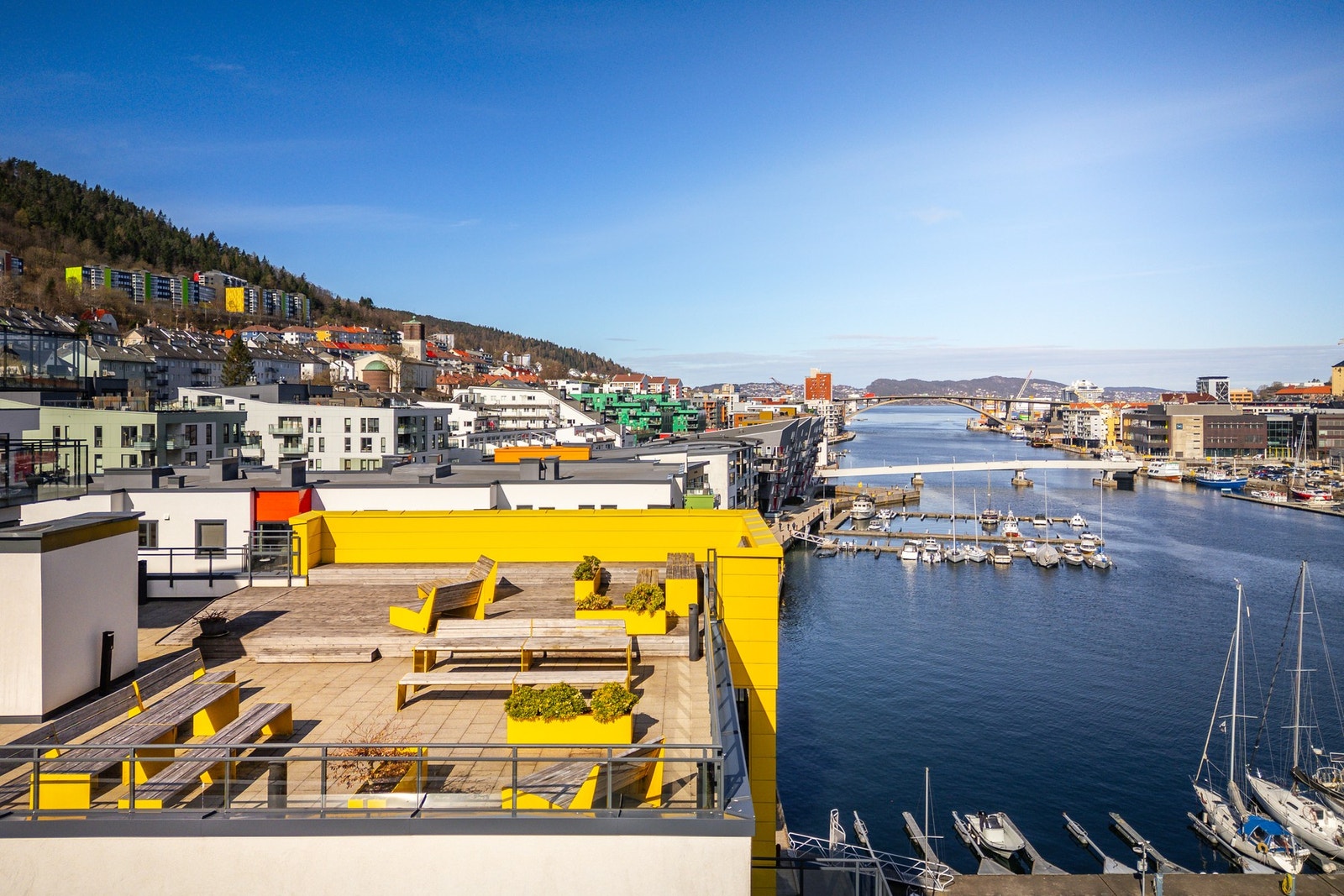 - Sameiet har en stor fells takterrasse - Galleribilde