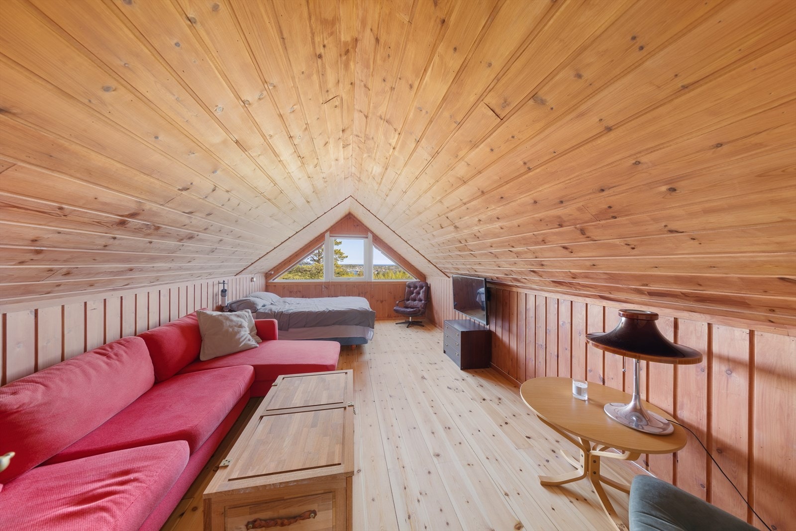 På loftsplan er det trapperom og to soverom. Galleribilde