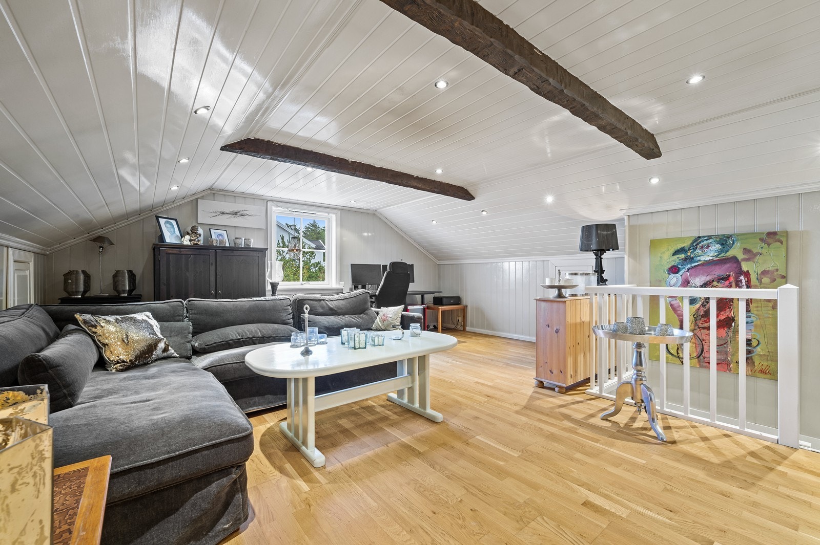 Hyggelig i loftstue i leilighetens 2. etasje. Galleribilde