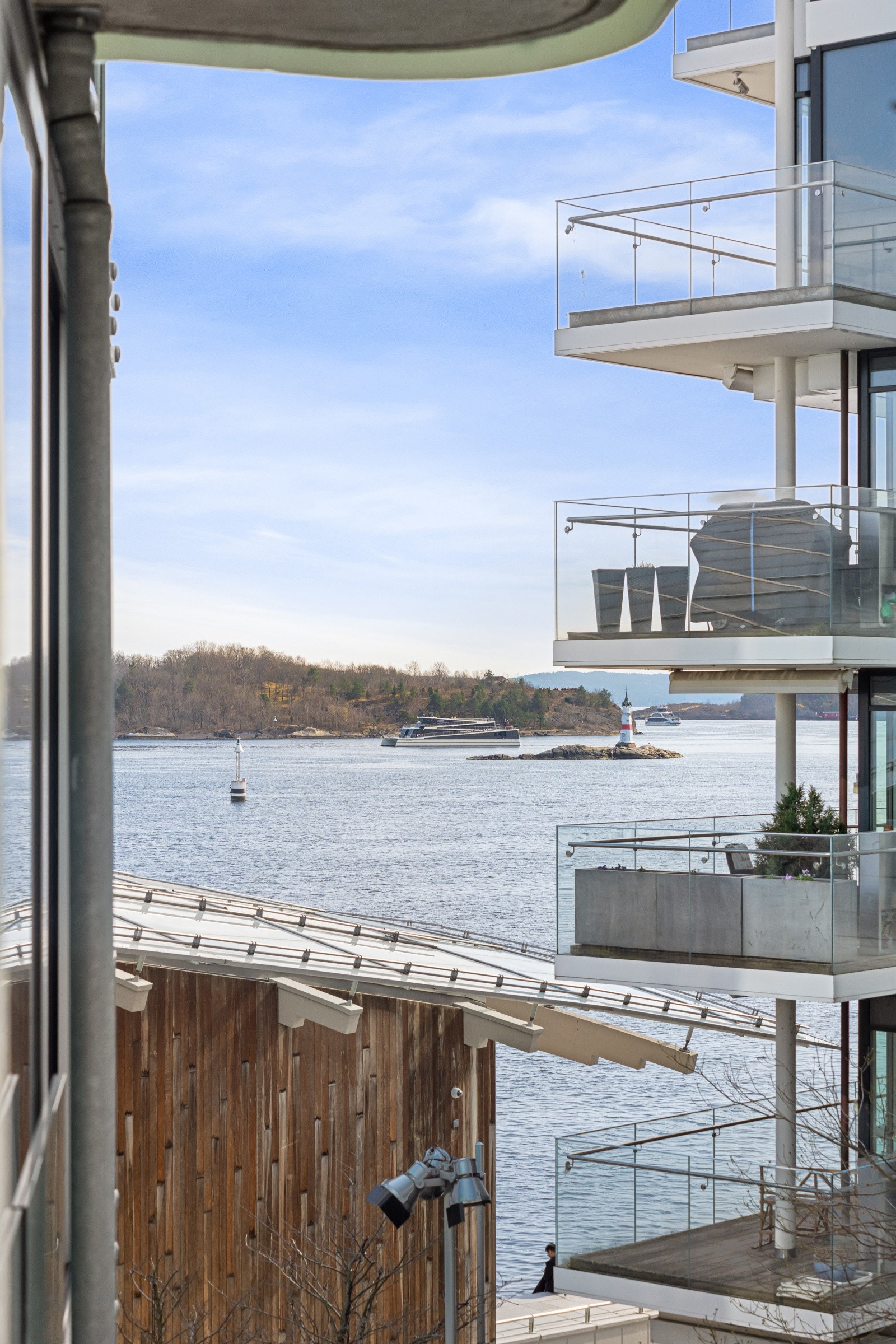 Utsikt mot innseilingen og fjorden Galleribilde