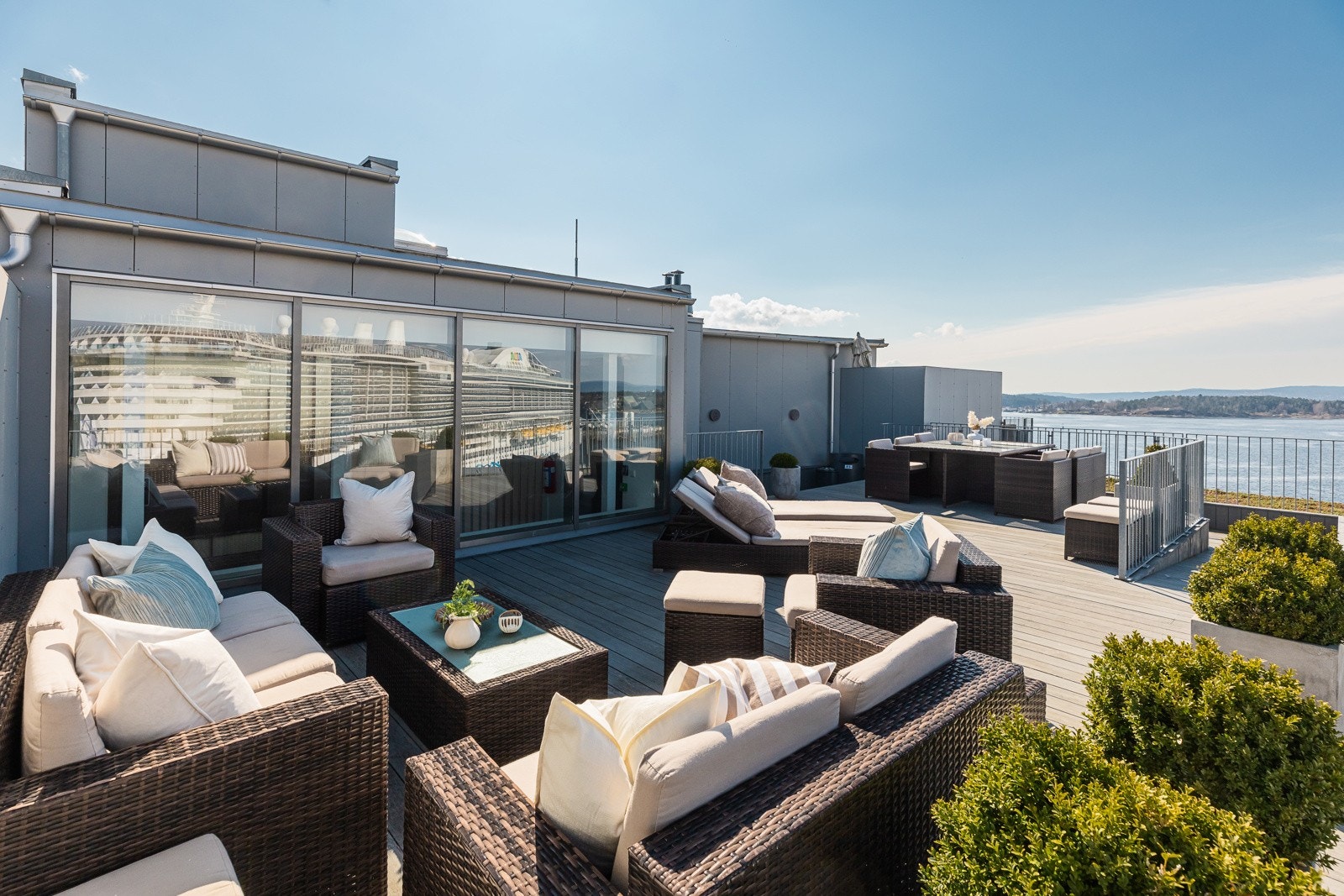 Spektakulær takterrasse med heisadkomst Galleribilde