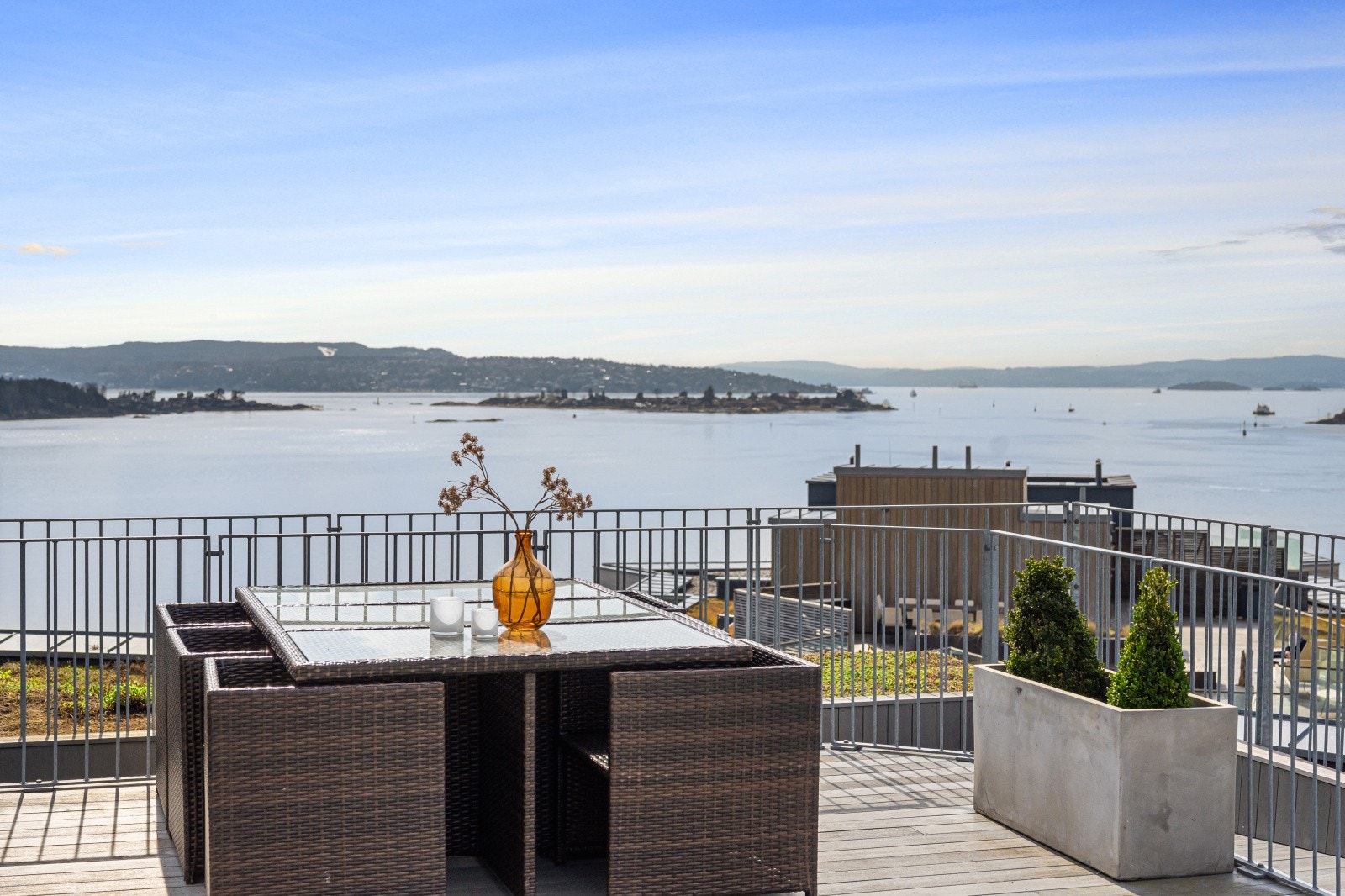 Spektakulær takterrasse med heisadkomst Galleribilde